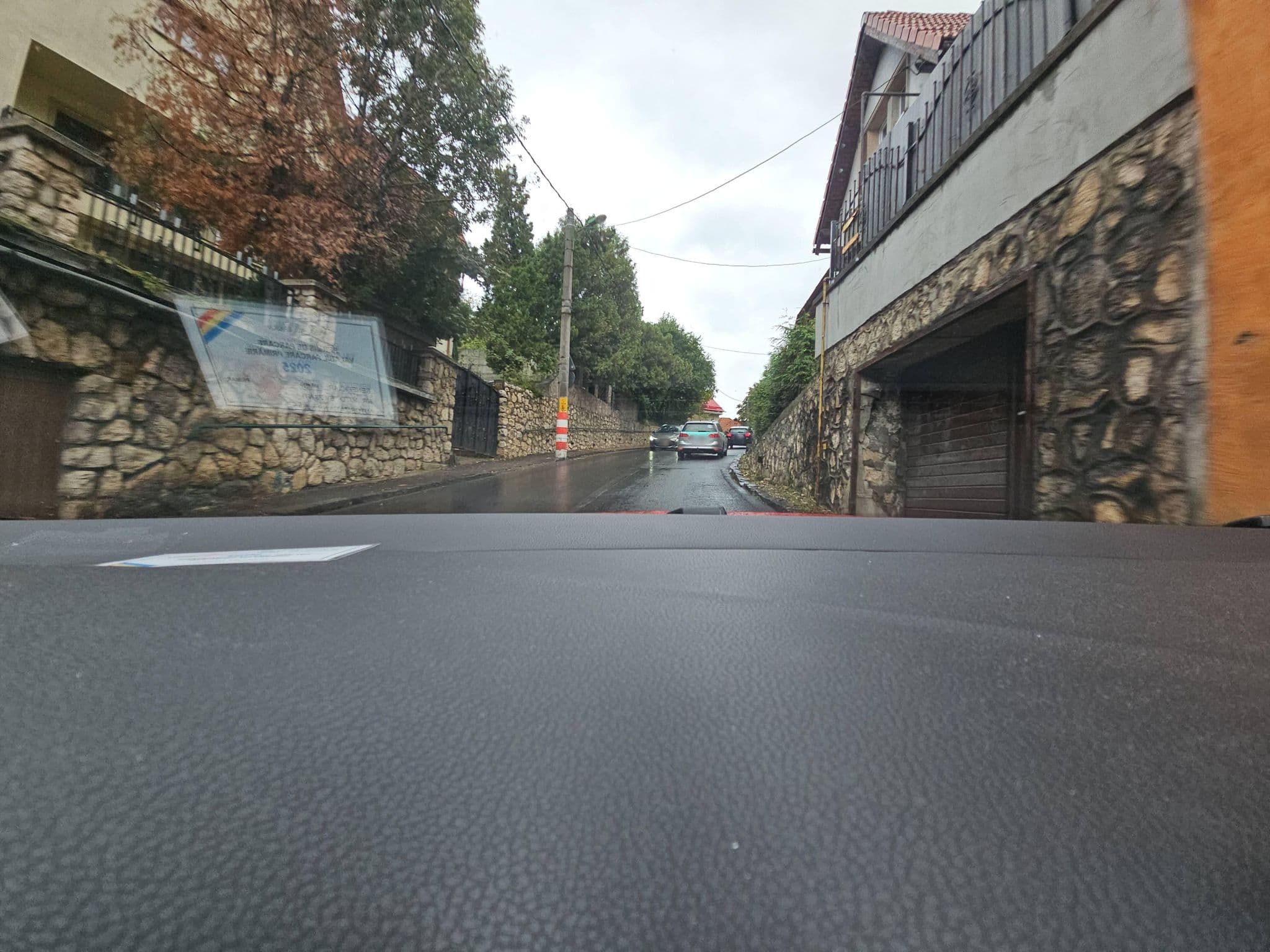 Street view near Vila Dealul Melcilor, Braşov — © agamarcelnicolae (CC BY-SA · Mapillary)