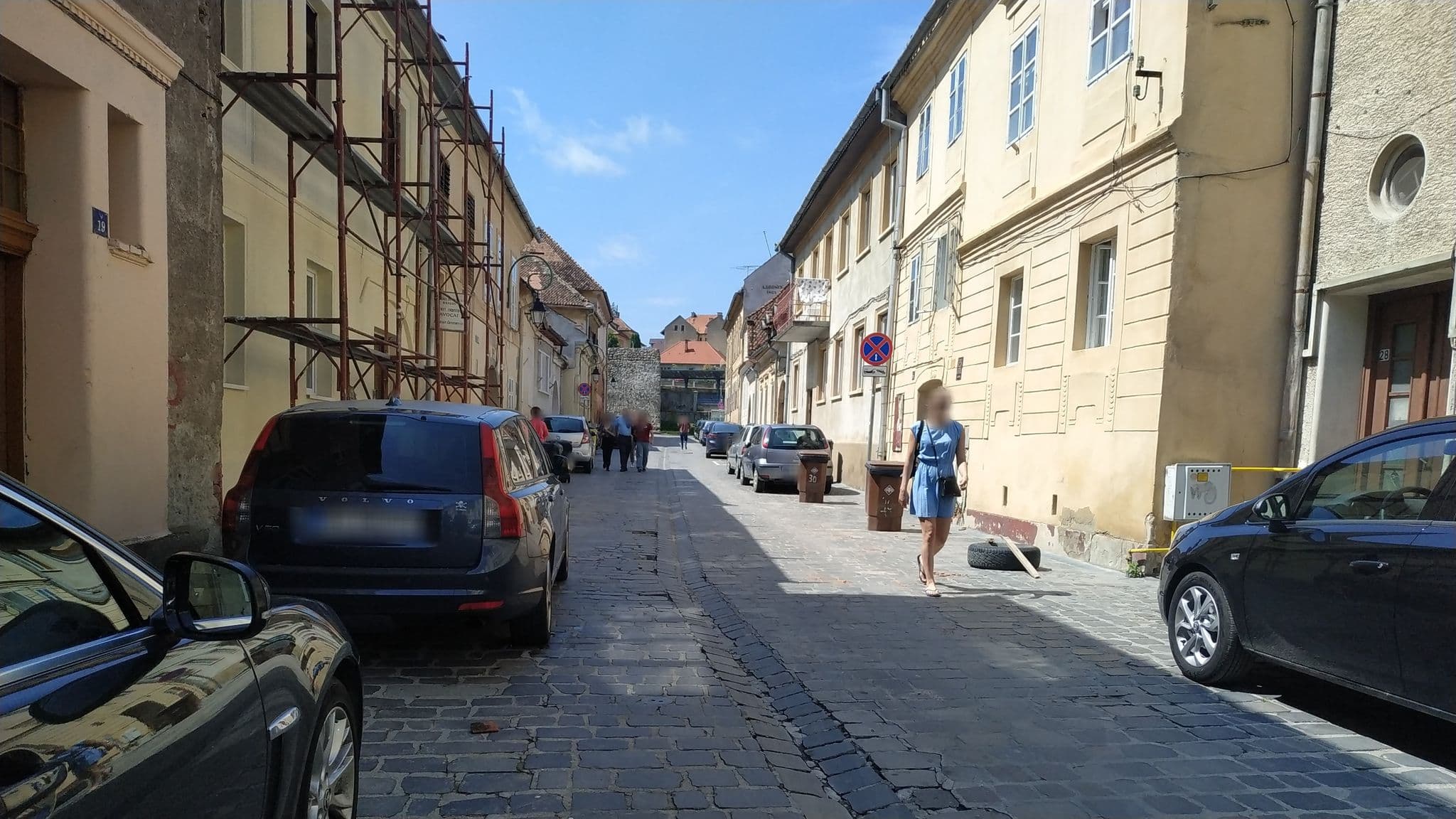 Street view near La Vita E Bella, Braşov — © mrey (CC BY-SA · Mapillary)