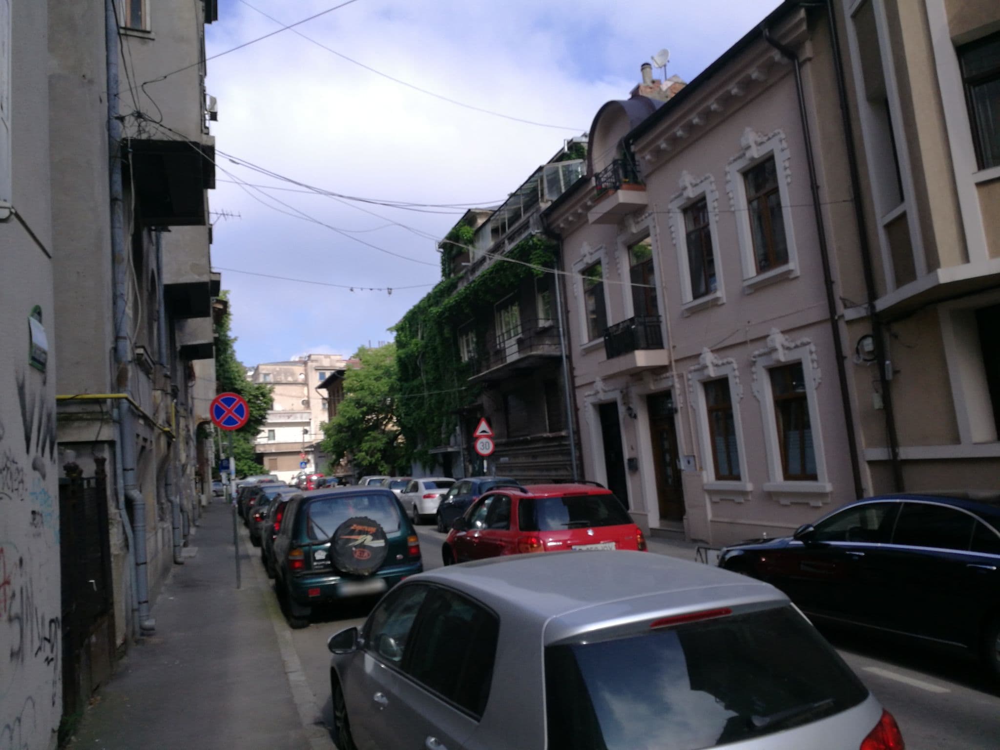 Street view near Lifestyle Accomodation, Bucharest — © rsandu (CC BY-SA · Mapillary)