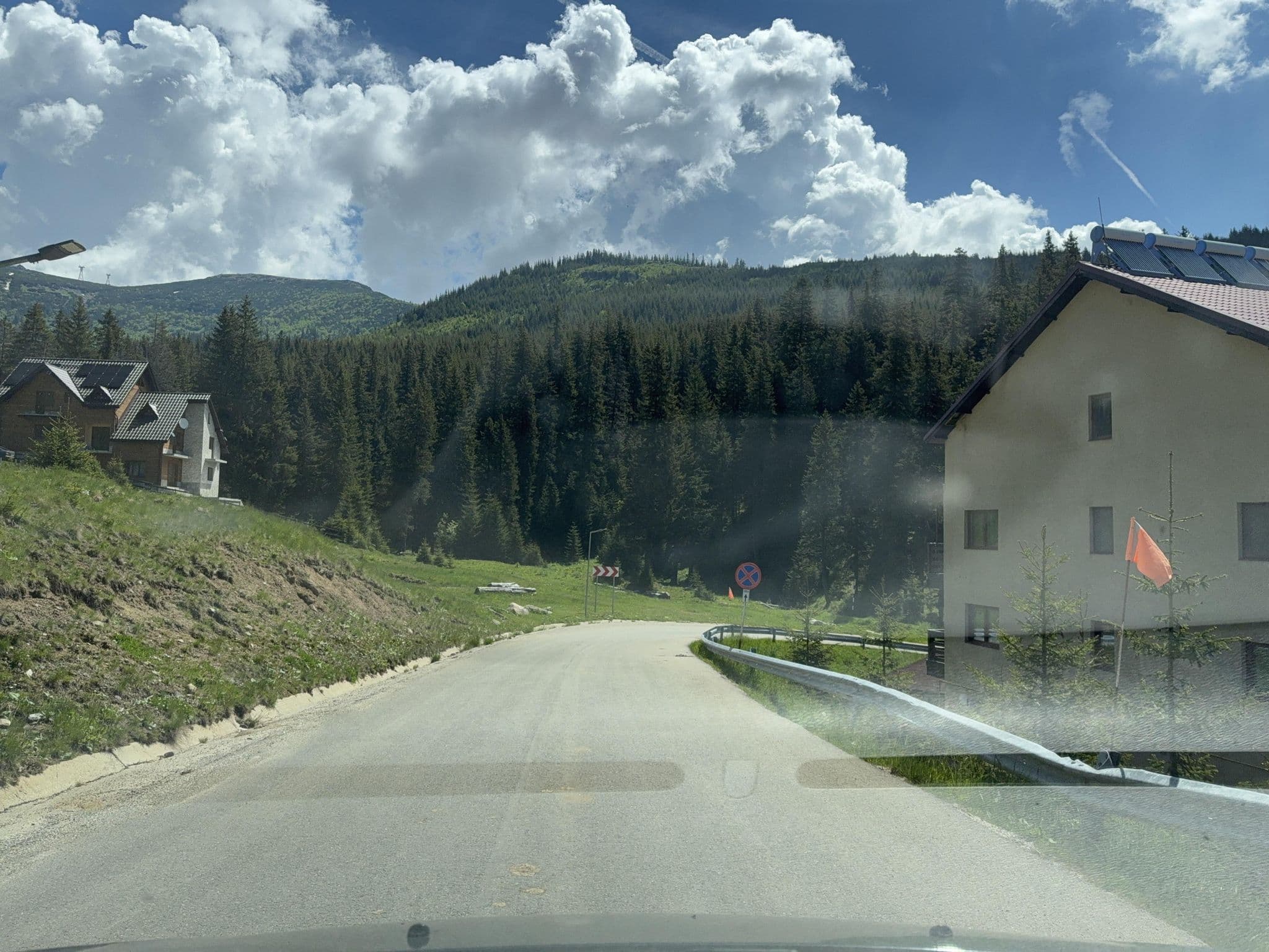 Street view near Vila Octavian, Buşteni