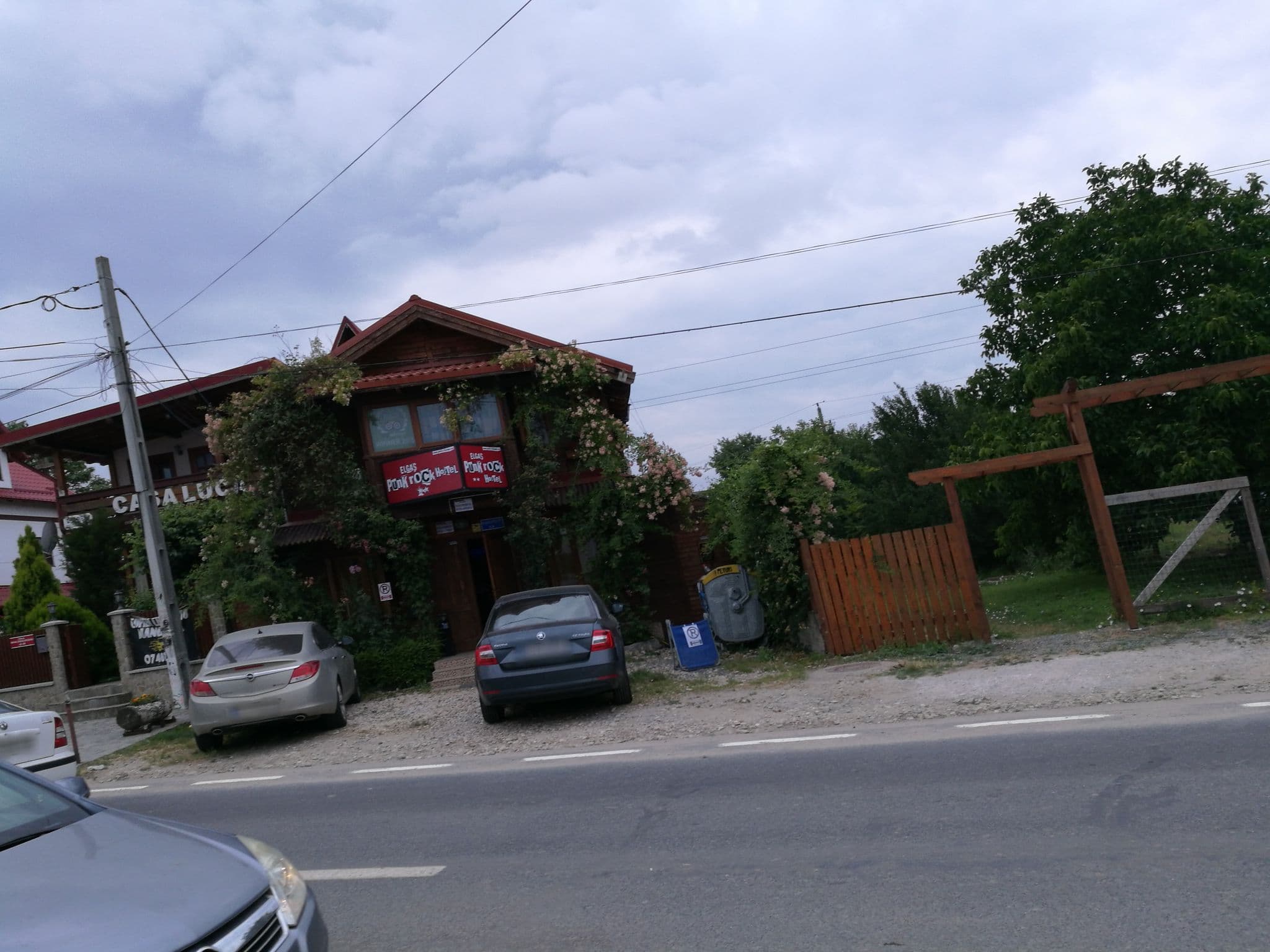 Street view near Pensiunea Dambovita, Limanu — © rsandu (CC BY-SA · Mapillary)