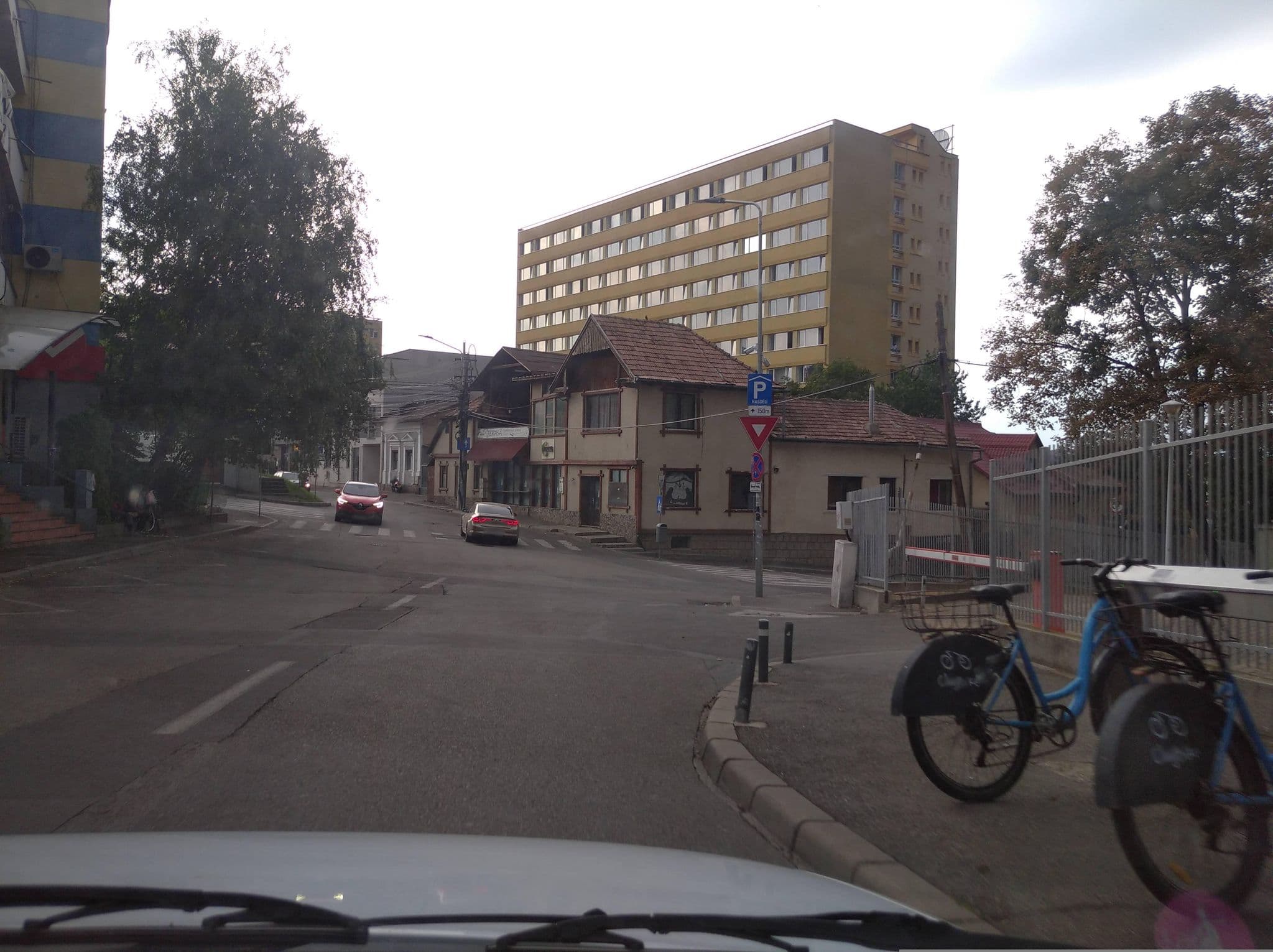 Street view near Vila 69, Cluj-Napoca — © grozsa11 (CC BY-SA · Mapillary)