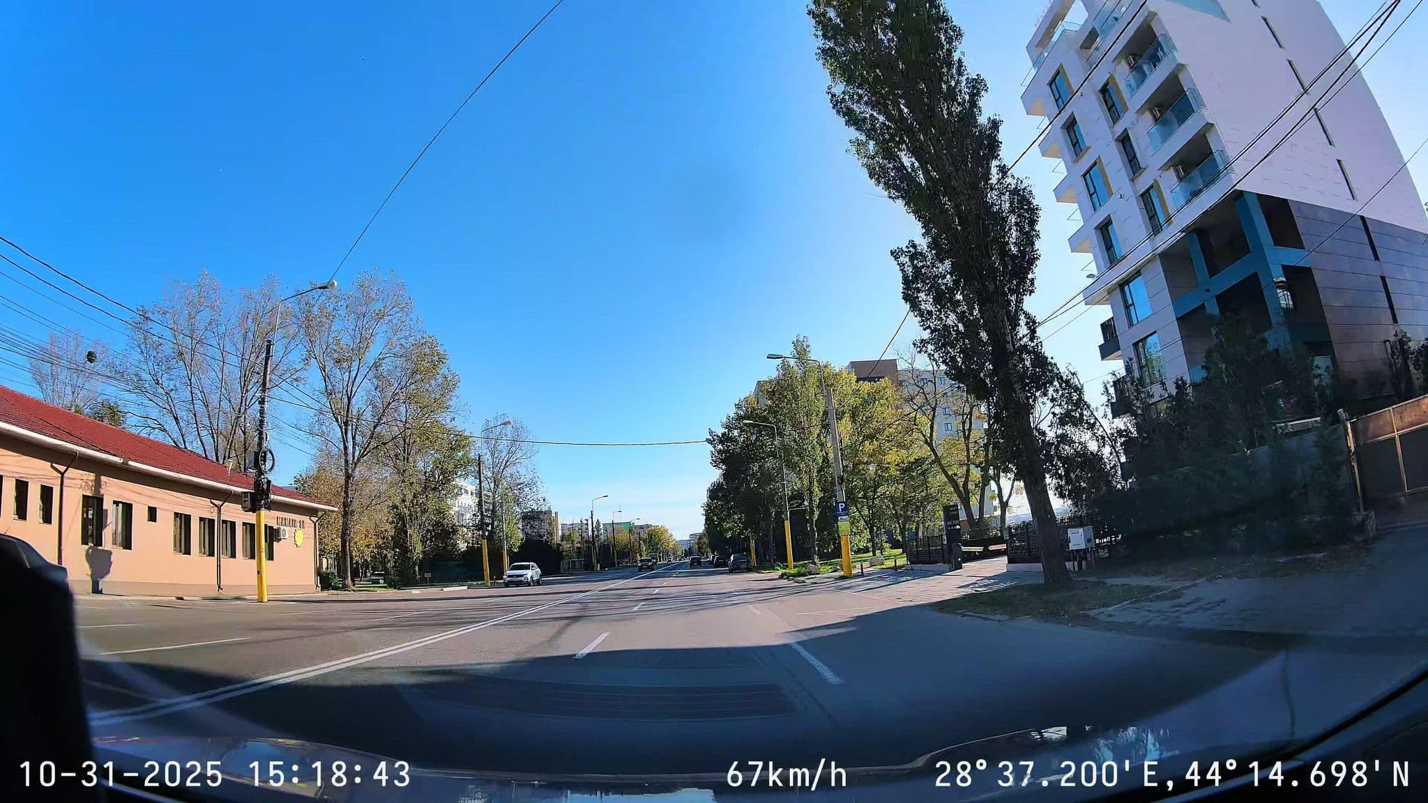 Street view near Hotel Victor, Palazu Mare