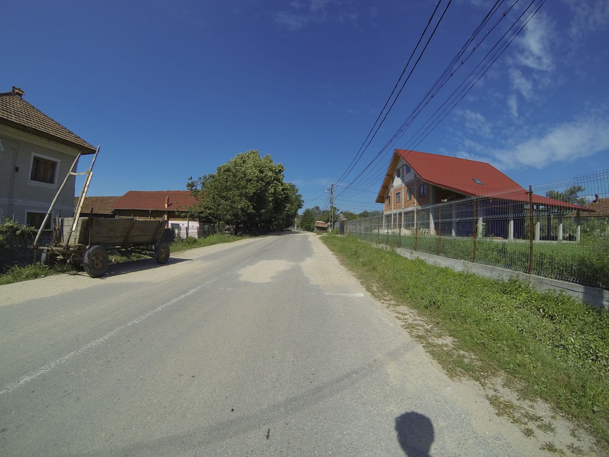Street view near Pensiunea Minodora, Polovragi — © deeeznuuuts (CC BY-SA · Mapillary)