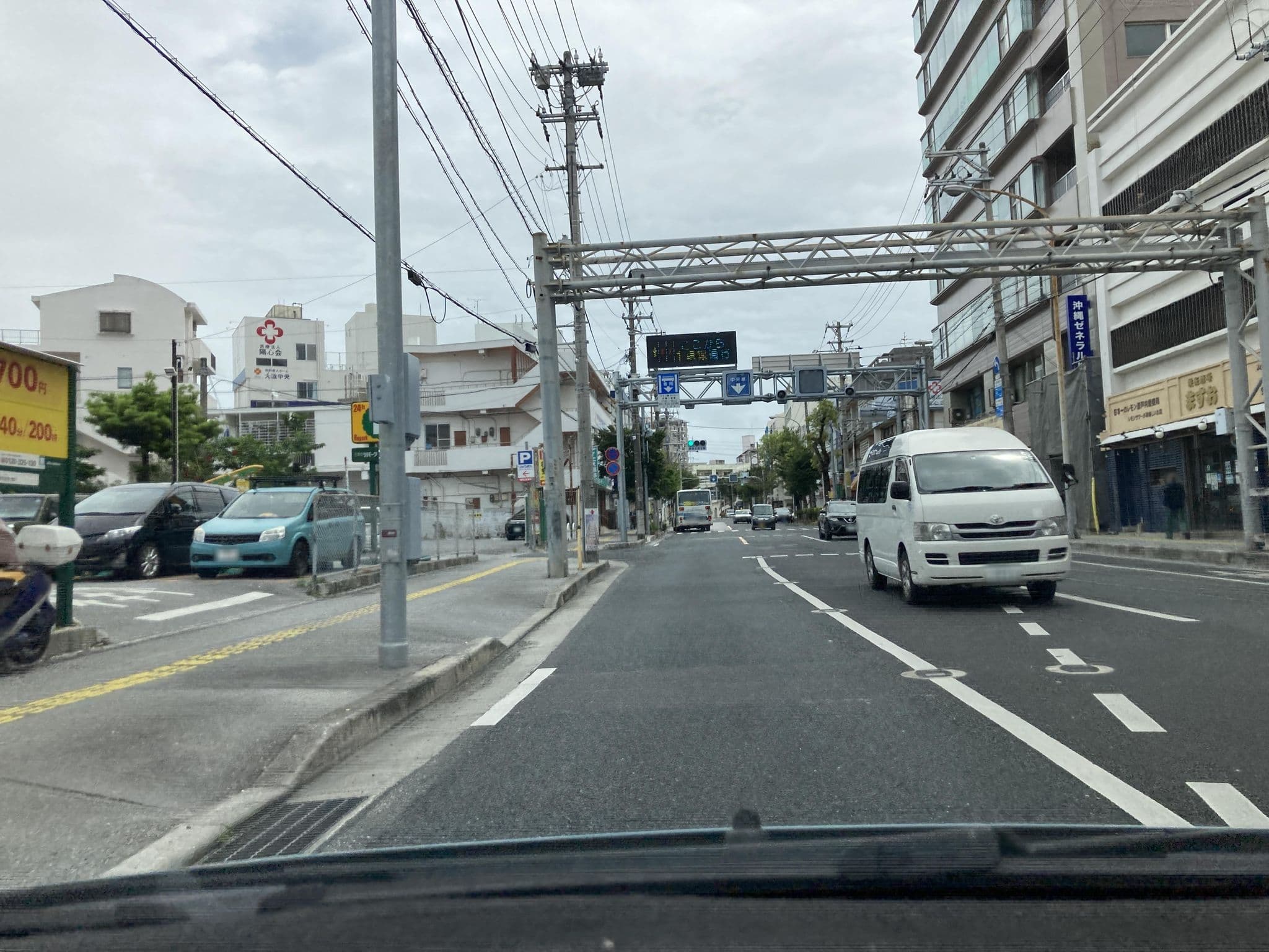 Street view near Mr. KINJO in Sakaemachi, Naha — © pika_sky (CC BY-SA · Mapillary)