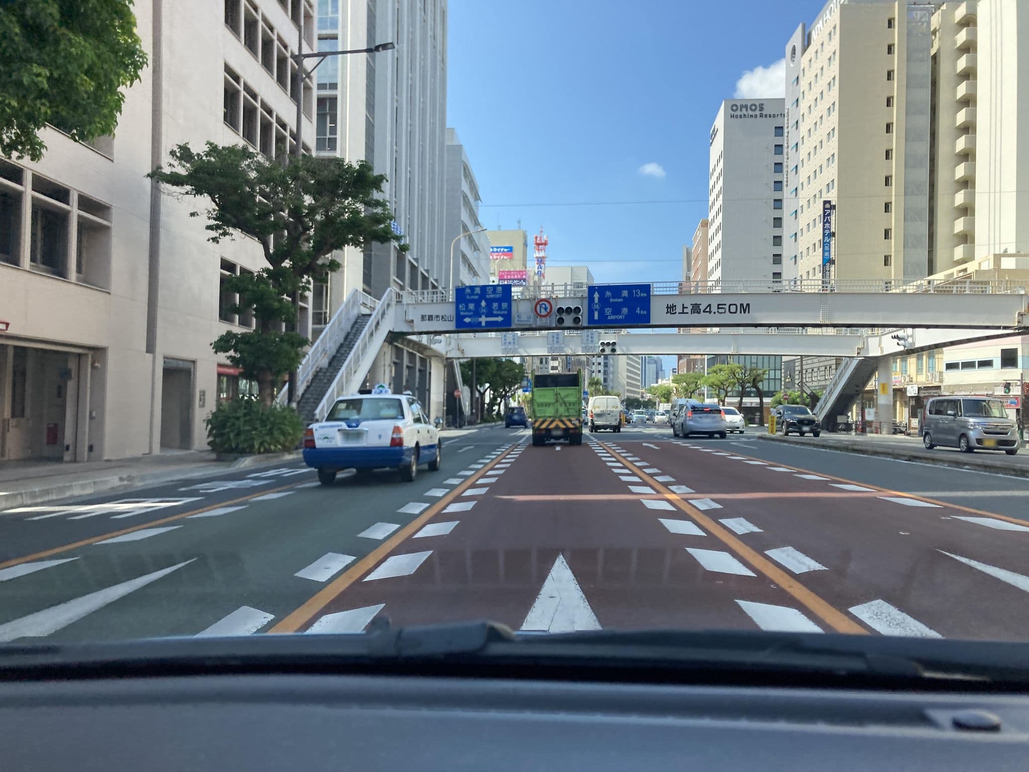 Street view near ホテル エアウェイ, Naha — © pika_sky (CC BY-SA · Mapillary)
