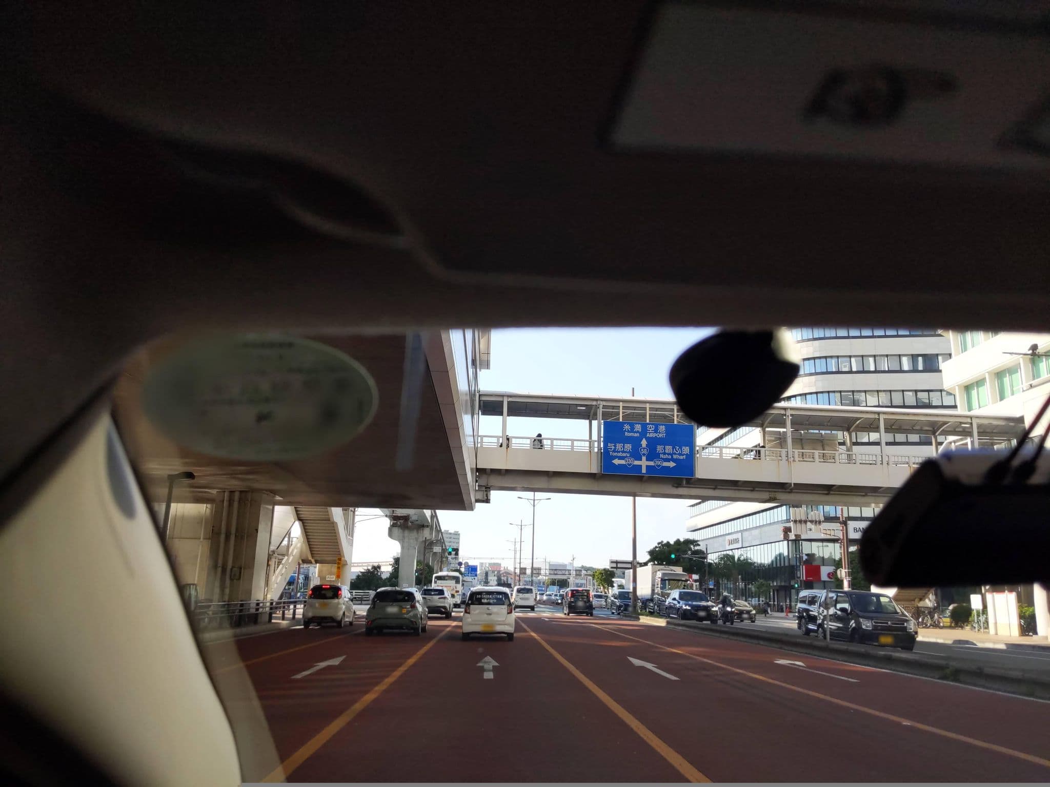 Street view near ホテルソルヴィータプレミア旭橋, Naha — © komoronokaze (CC BY-SA · Mapillary)