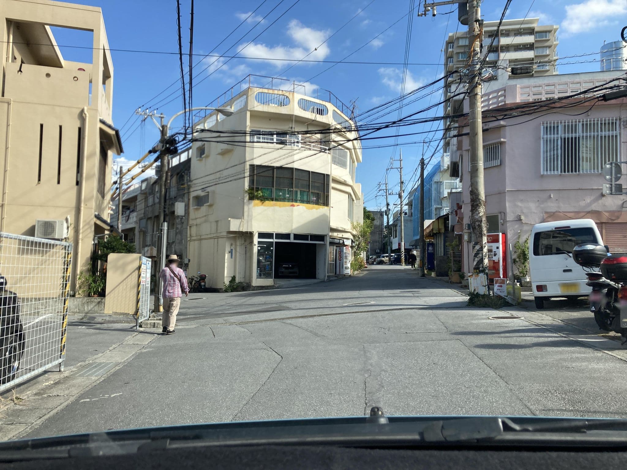 Street view near よねや民宿, Naha — © pika_sky (CC BY-SA · Mapillary)