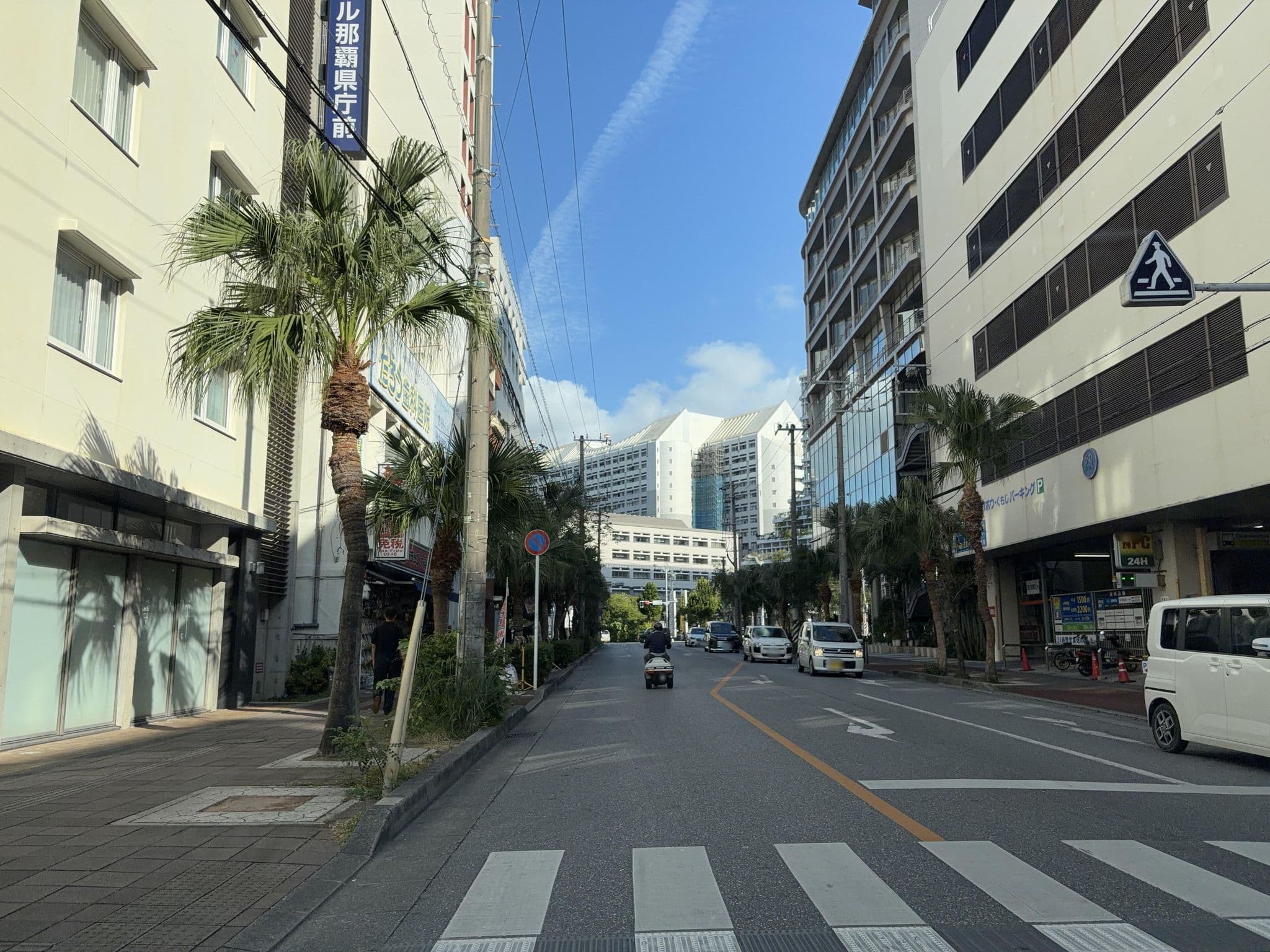 Street view near コンフォートホテル那覇県庁前, Naha — © Kamikou (CC BY-SA · Mapillary)