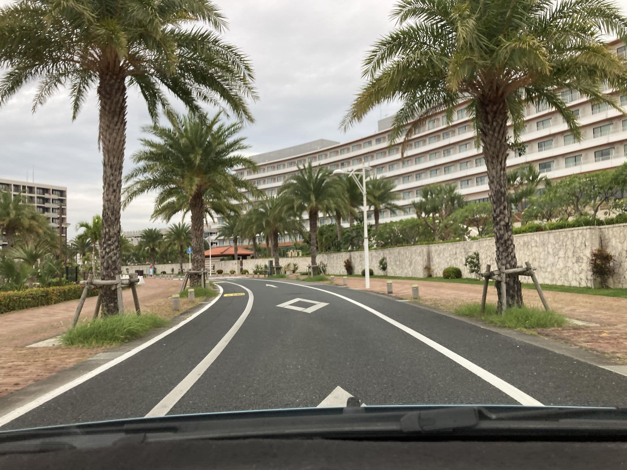 Street view near Outdoor Pool (Hilton Hotel), Chatan — © pika_sky (CC BY-SA · Mapillary)