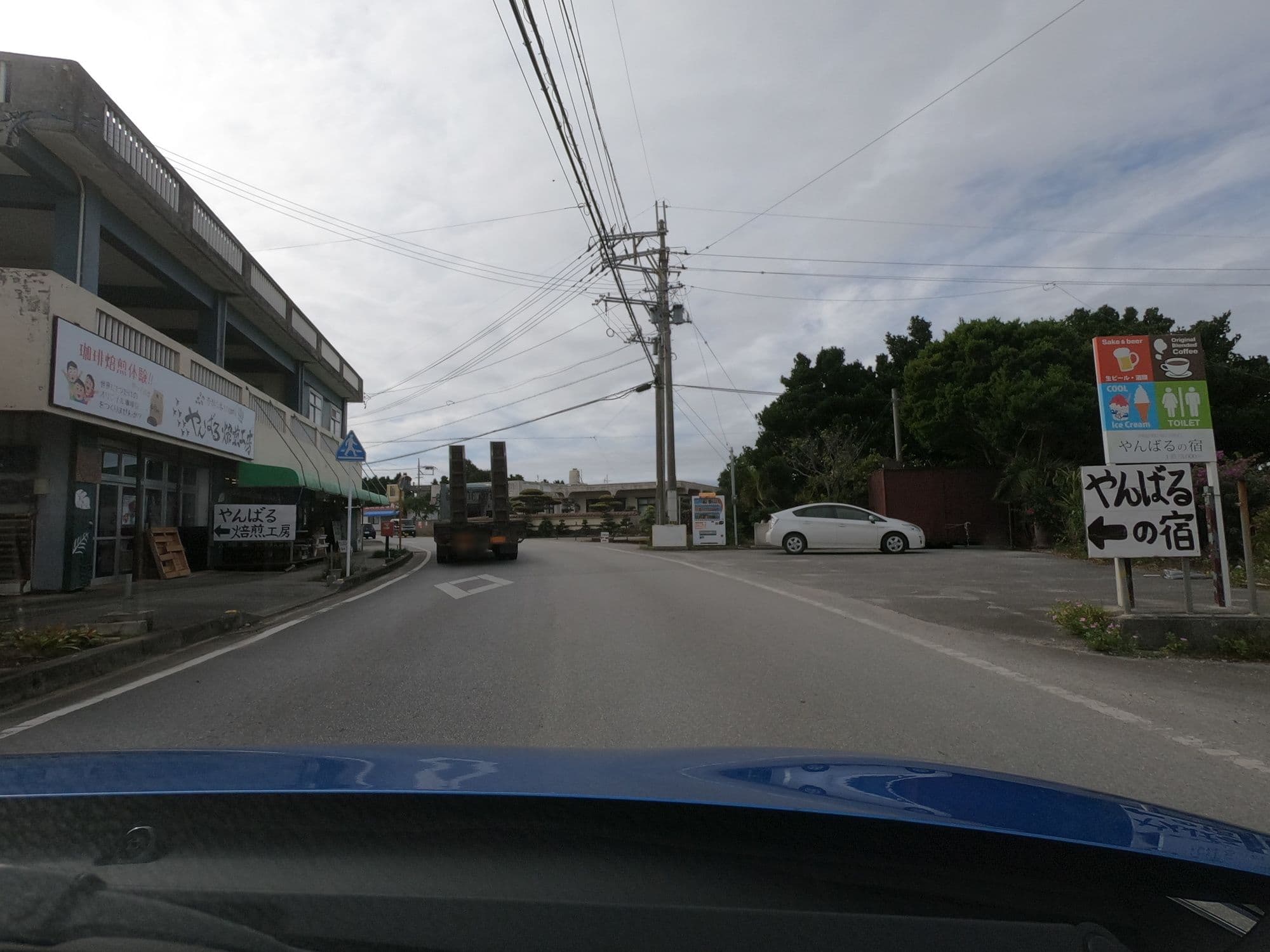 Street view near やんばるの宿, Motobu — © 24dakenlo (CC BY-SA · Mapillary)