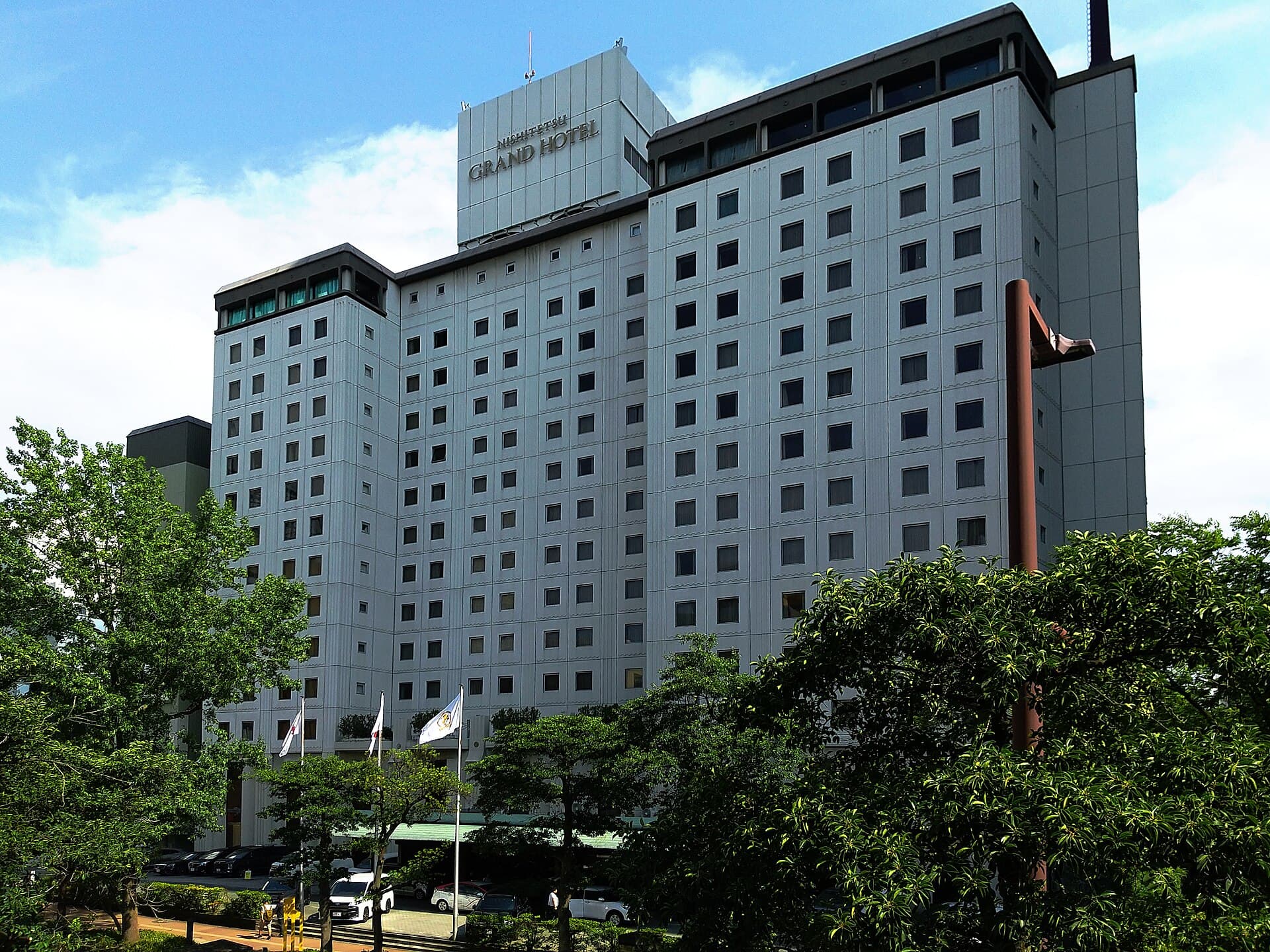 西鉄グランドホテル (Nishitetsu Grand Hotel) (via Wikimedia Commons, CC BY-SA 4.0)