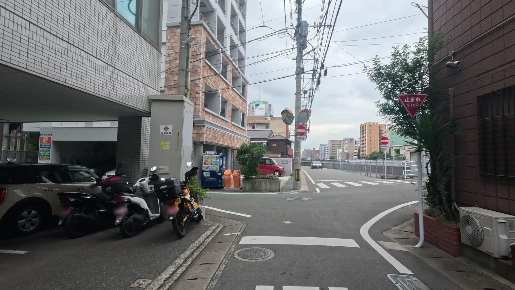 Street view near Picolo Hakata, Fukuoka — © alt9800 (CC BY-SA · Mapillary)