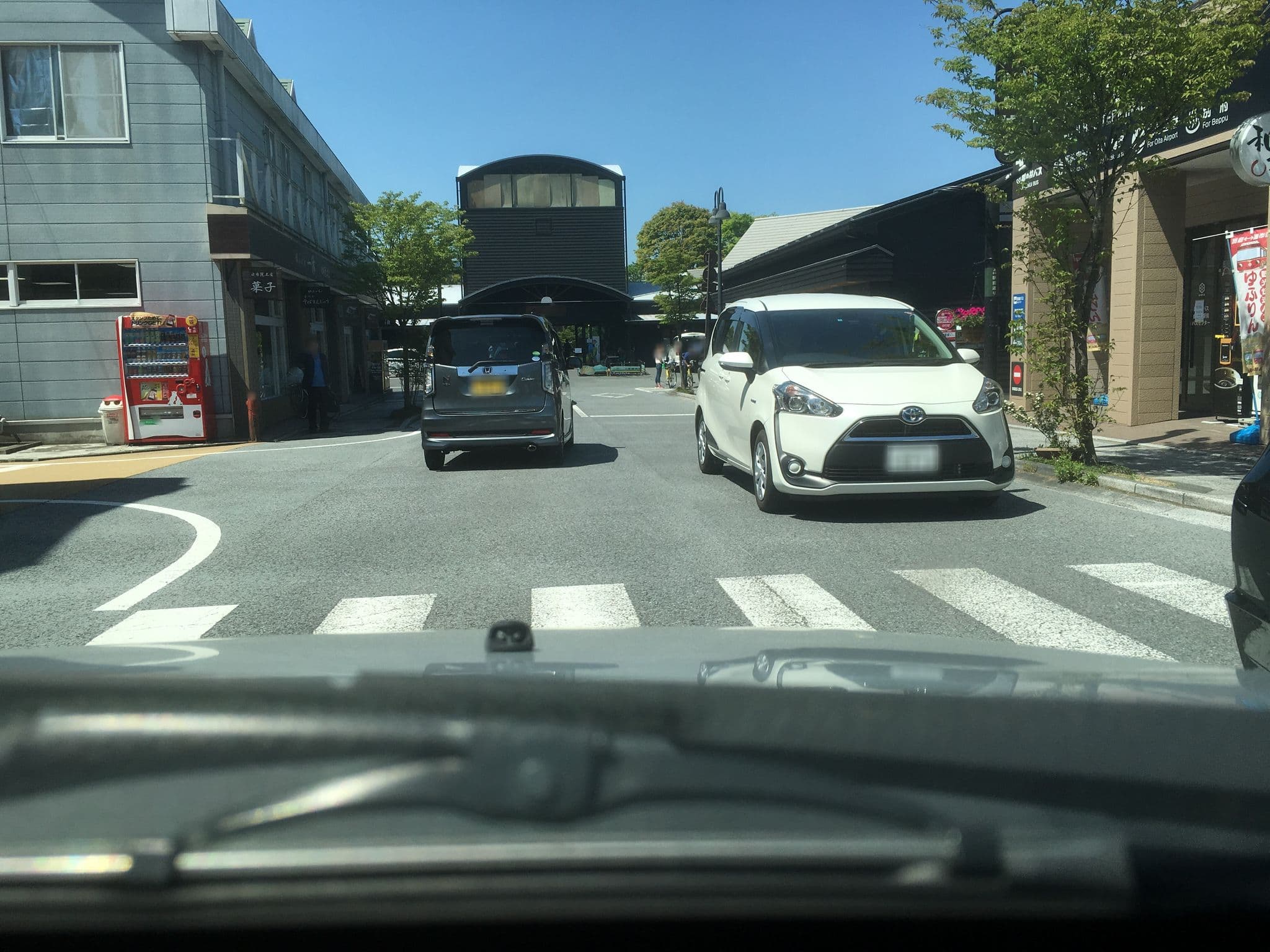 Street view near etavia 湯布院駅前, Yufu — © ari3104 (CC BY-SA · Mapillary)