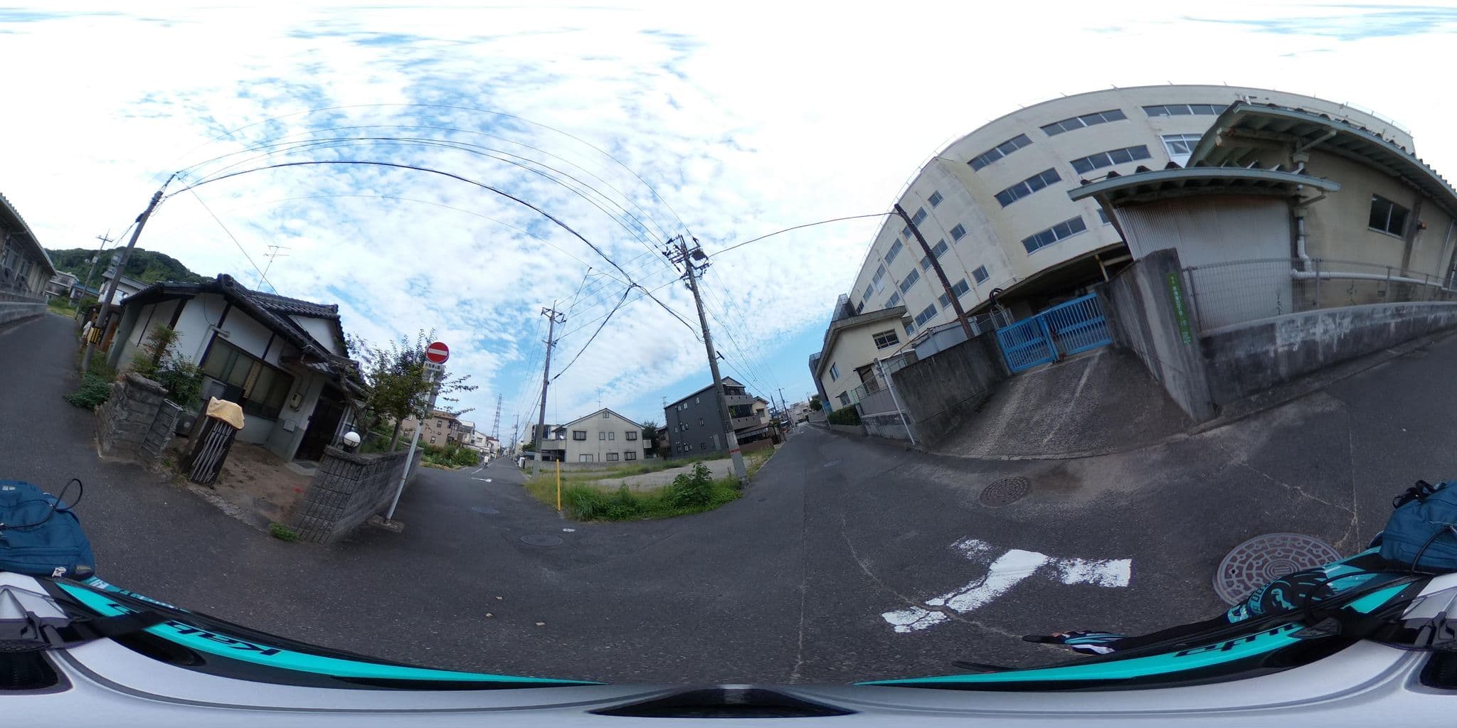 Street view near 地球旅館, Hiroshima — © nmaruichi (CC BY-SA · Mapillary)