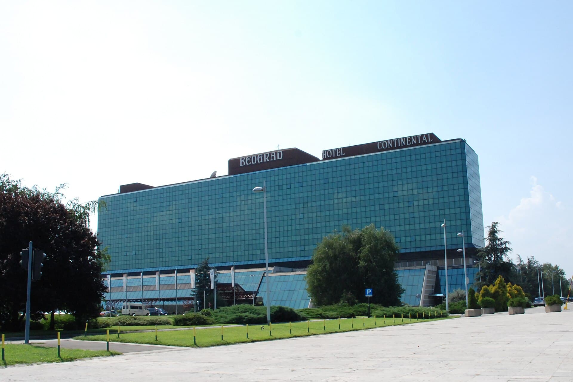 Crowne Plaza Belgrade (via Wikimedia Commons, CC BY 2.0)