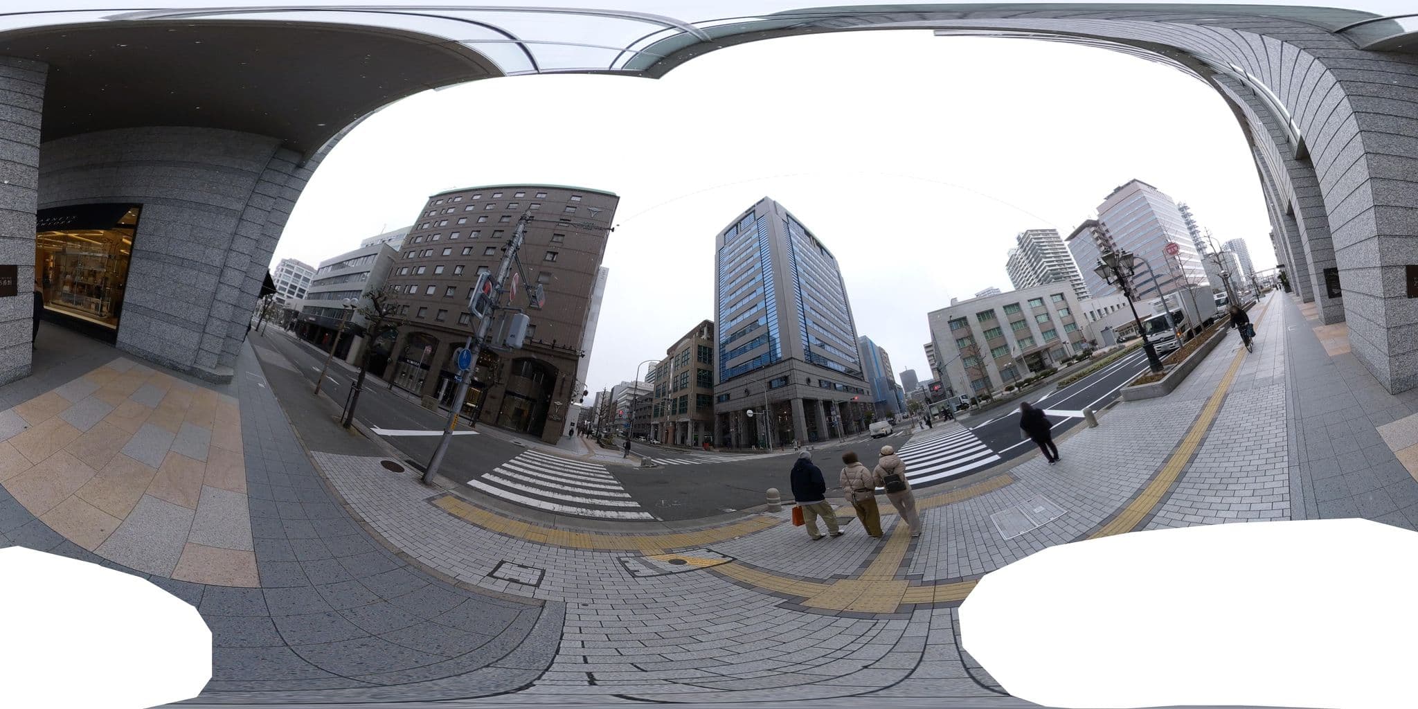 Street view near 神戸オリエンタルホテル (ORIENTAL HOTEL KOBE | JAPAN), Kobe — © okadatsuneo (CC BY-SA · Mapillary)