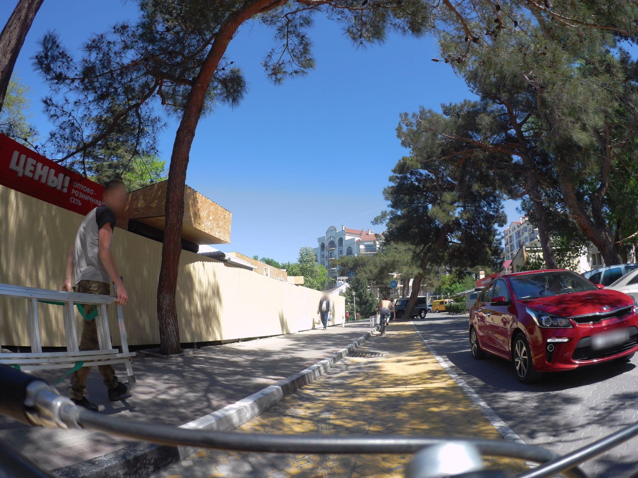 Street view near Music Hall, Gelendzhik — © zvyagaaa (CC BY-SA · Mapillary)