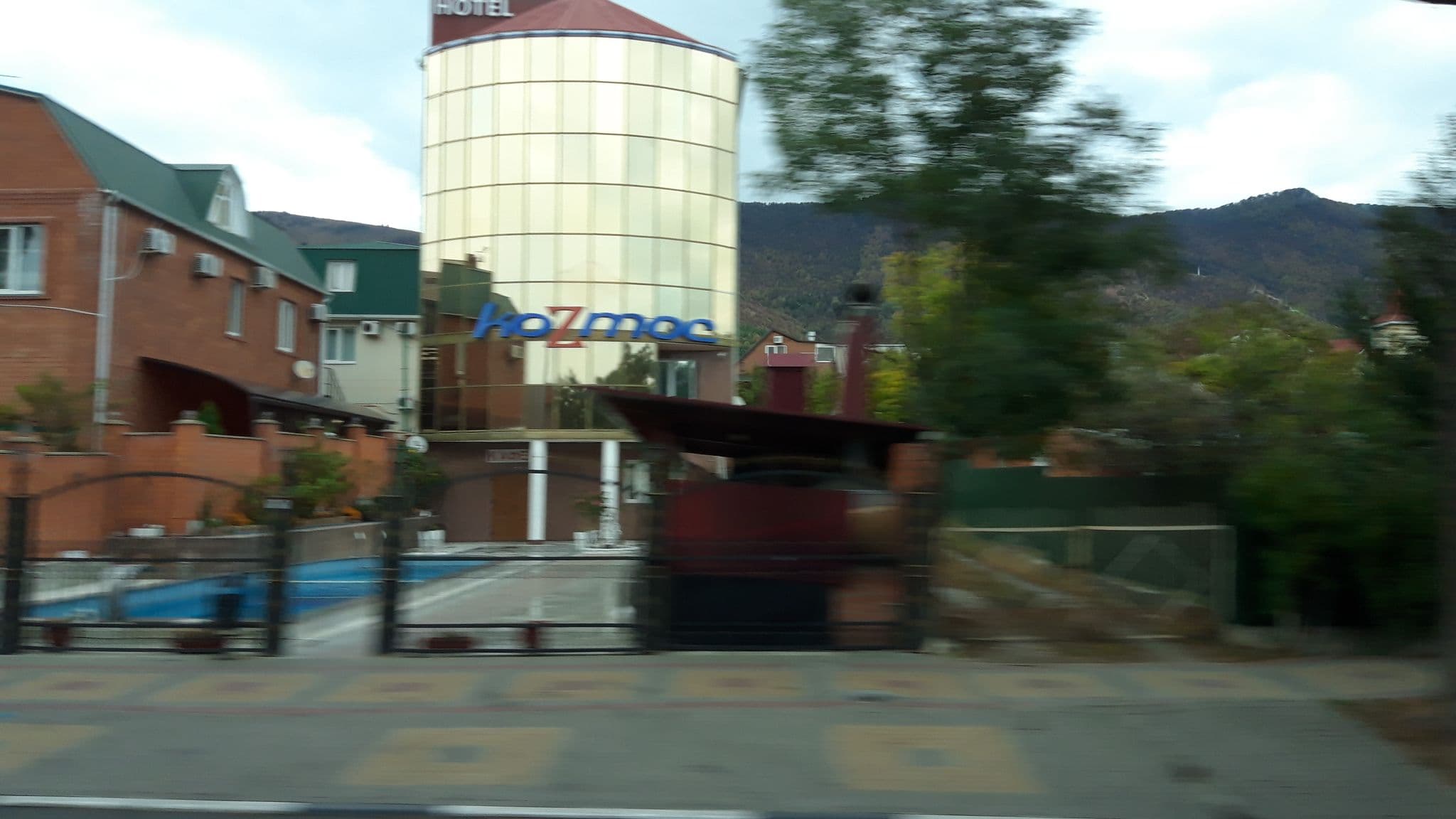 Street view near КоZмос, Gelendzhik — © wowik (CC BY-SA · Mapillary)