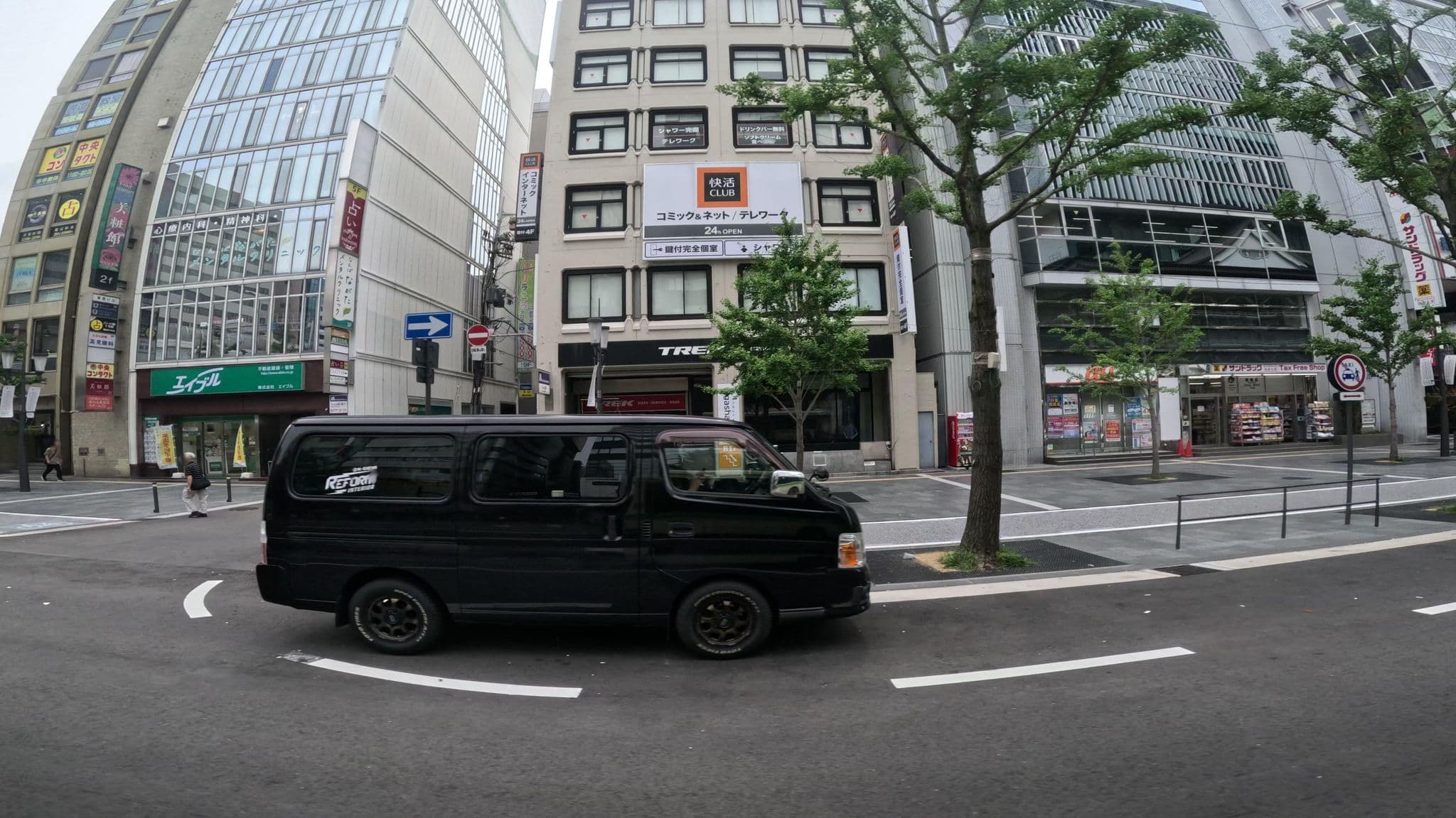 Street view near ファーストキャビン御堂筋難波, Ajiharacho — © okadatsuneo (CC BY-SA · Mapillary)
