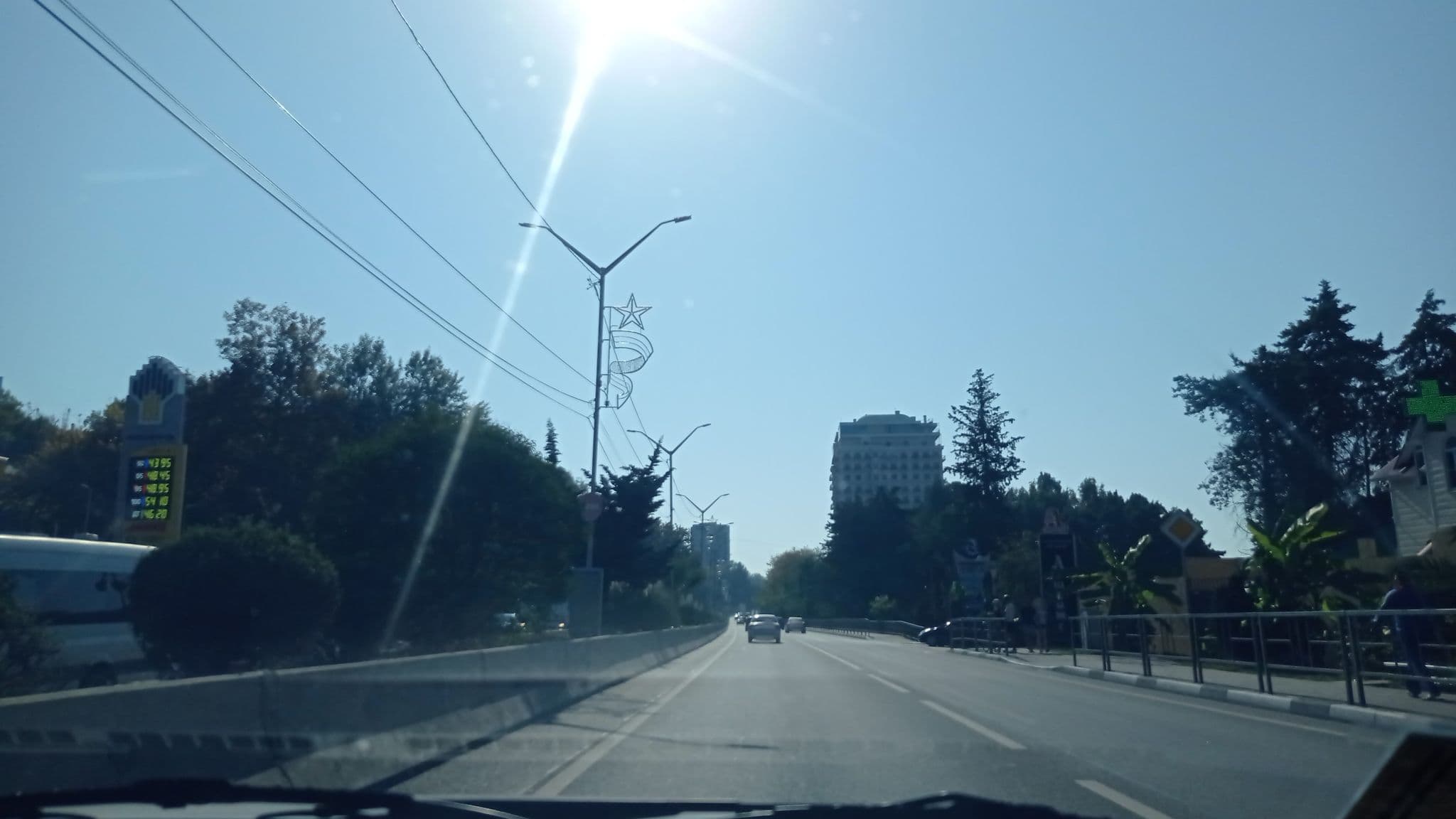 Street view near Royal Aparts, Kudepsta — © petunder (CC BY-SA · Mapillary)