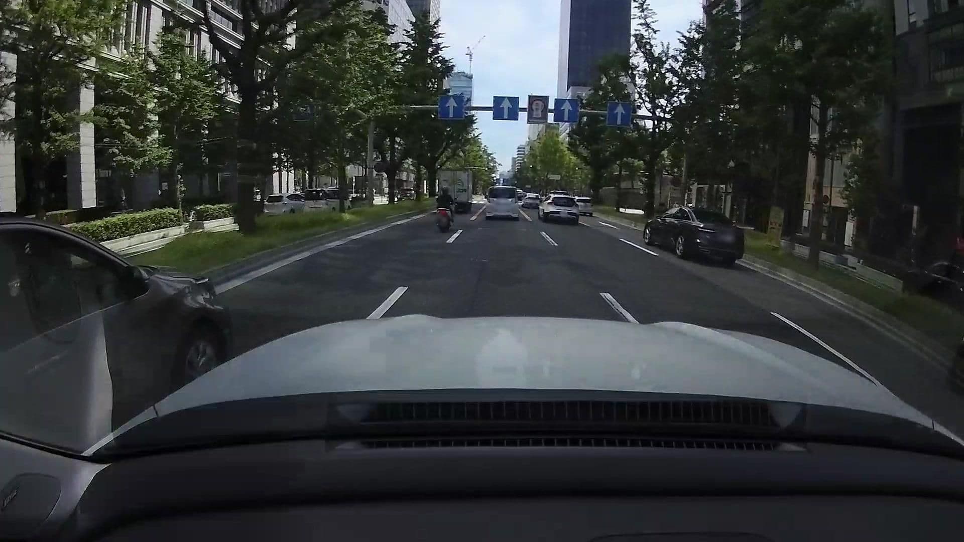 Street view near ザ・ビー 大阪 御堂筋, Osaka — © osapon (CC BY-SA · Mapillary)