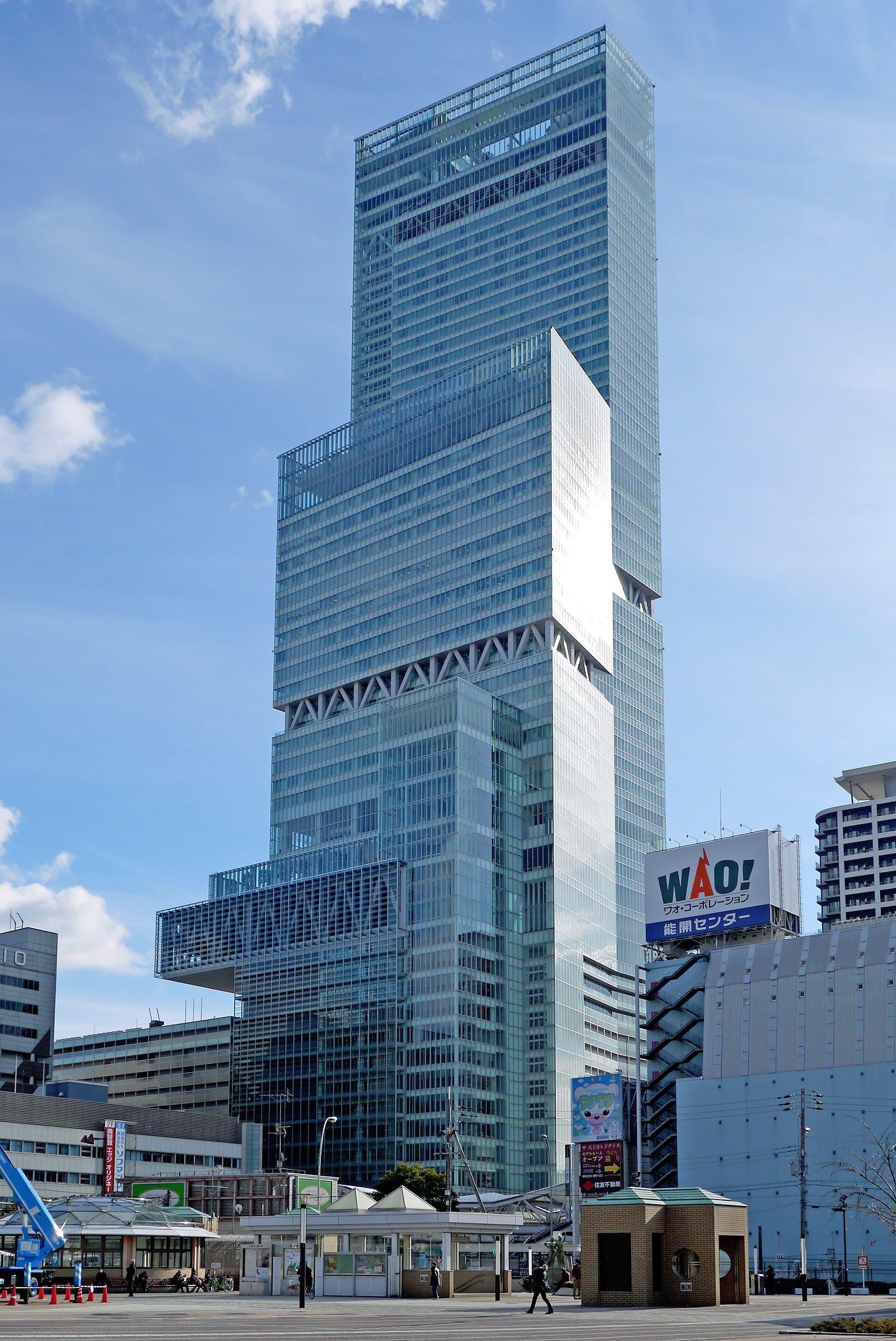 大阪マリオット都ホテル (Osaka Marriott Miyako Hotel) (via Wikimedia Commons, CC BY 2.5)
