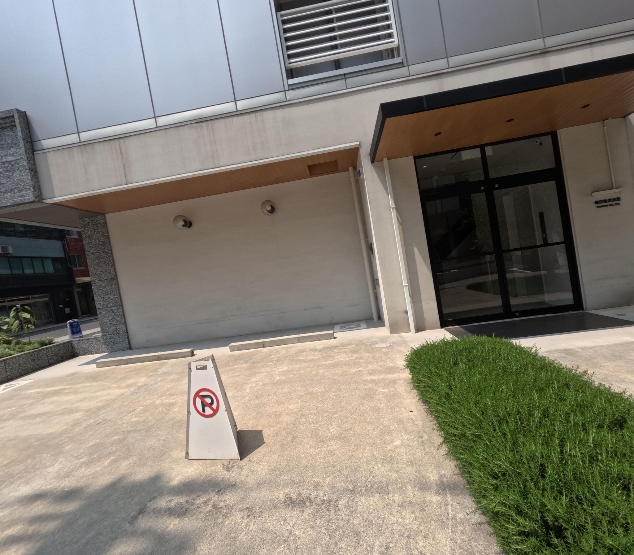 Street view near 東横イン 大阪船場2, Osaka — © okadatsuneo (CC BY-SA · Mapillary)