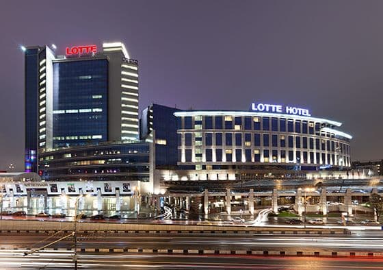 Lotte Hotel Moscow (via Wikimedia Commons, CC BY-SA 3.0)