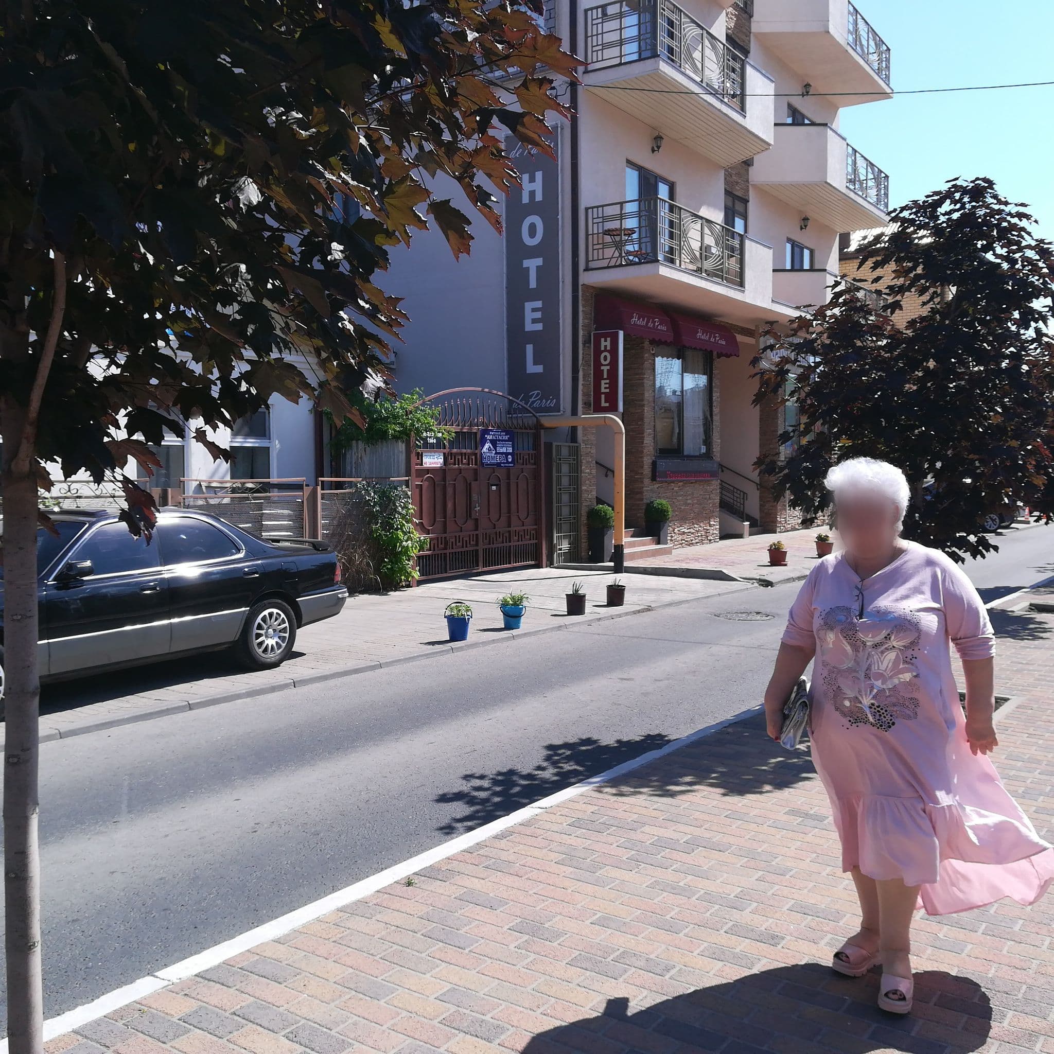 Street view near Hotel de Paris, Anapa — © juliashchelukhova (CC BY-SA · Mapillary)