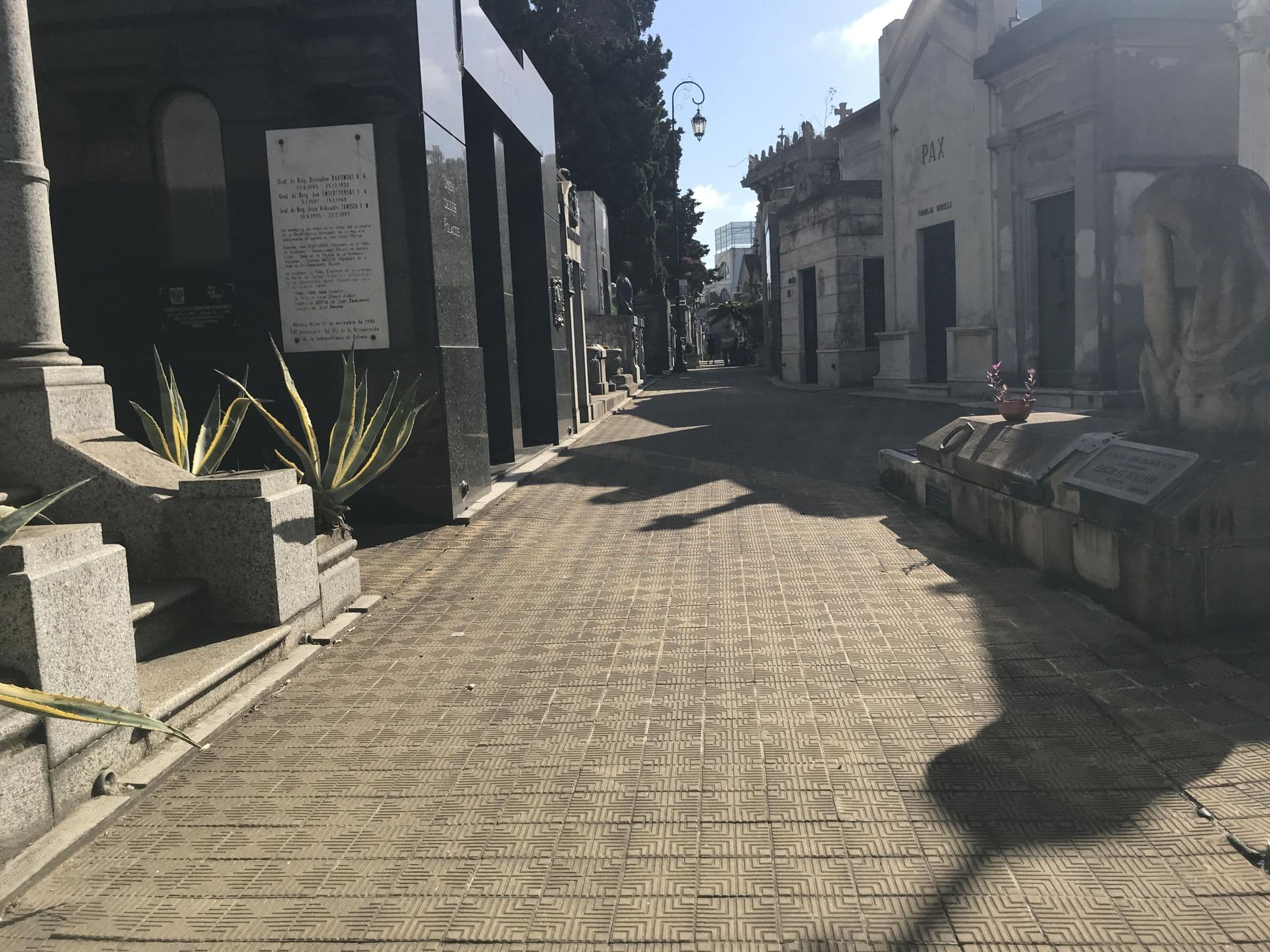 Street view near Sileo, Retiro — © miguel_andrade (CC BY-SA · Mapillary)