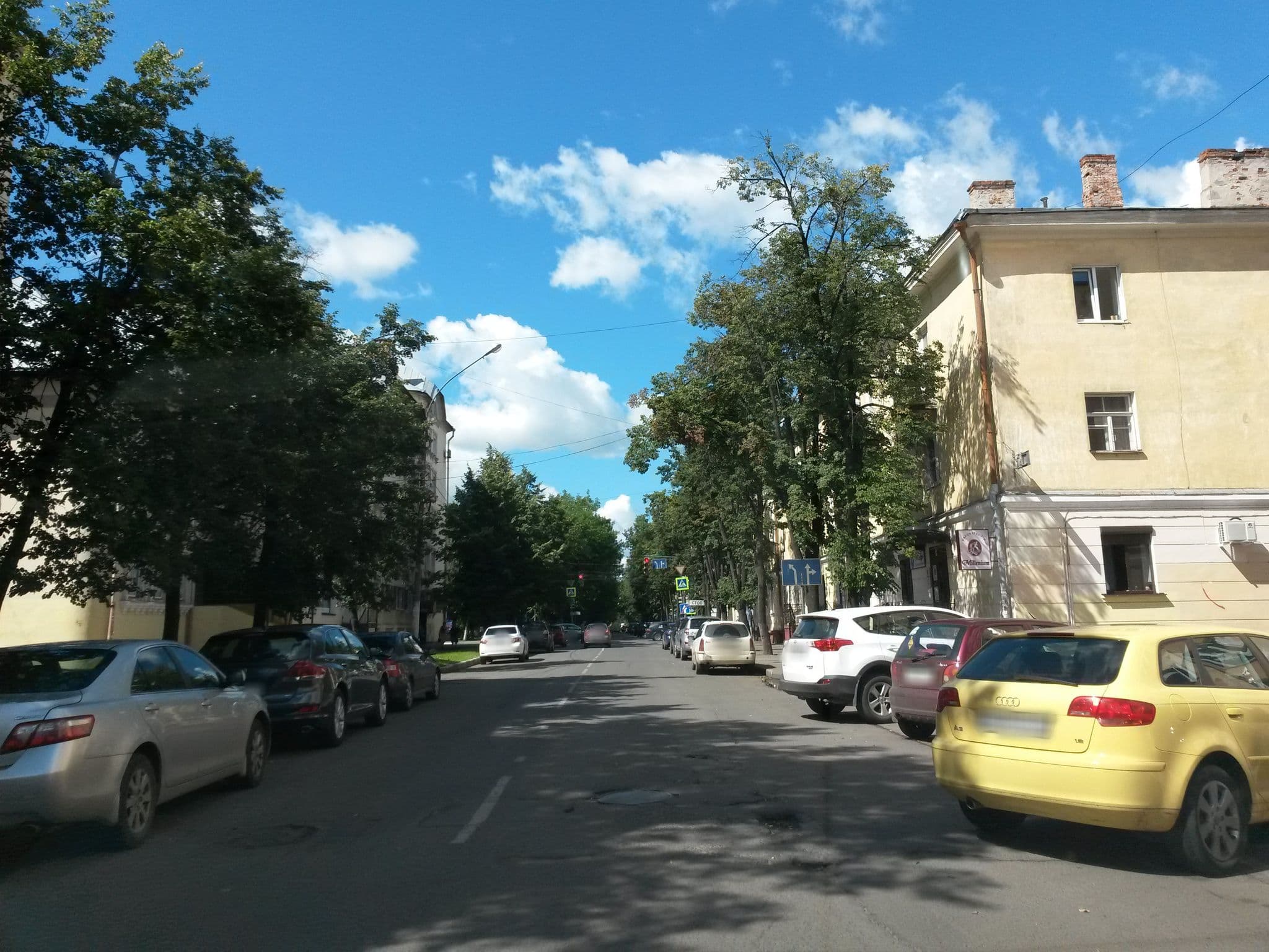 Street view near City-Hostel, Yaroslavl — © vikdd (CC BY-SA · Mapillary)