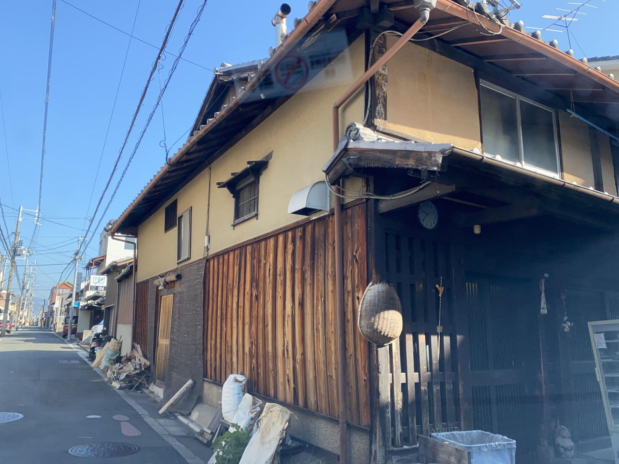 Street view near 小都音 Kotone Machiya-Inn, Kyoto — © irvinfly (CC BY-SA · Mapillary)