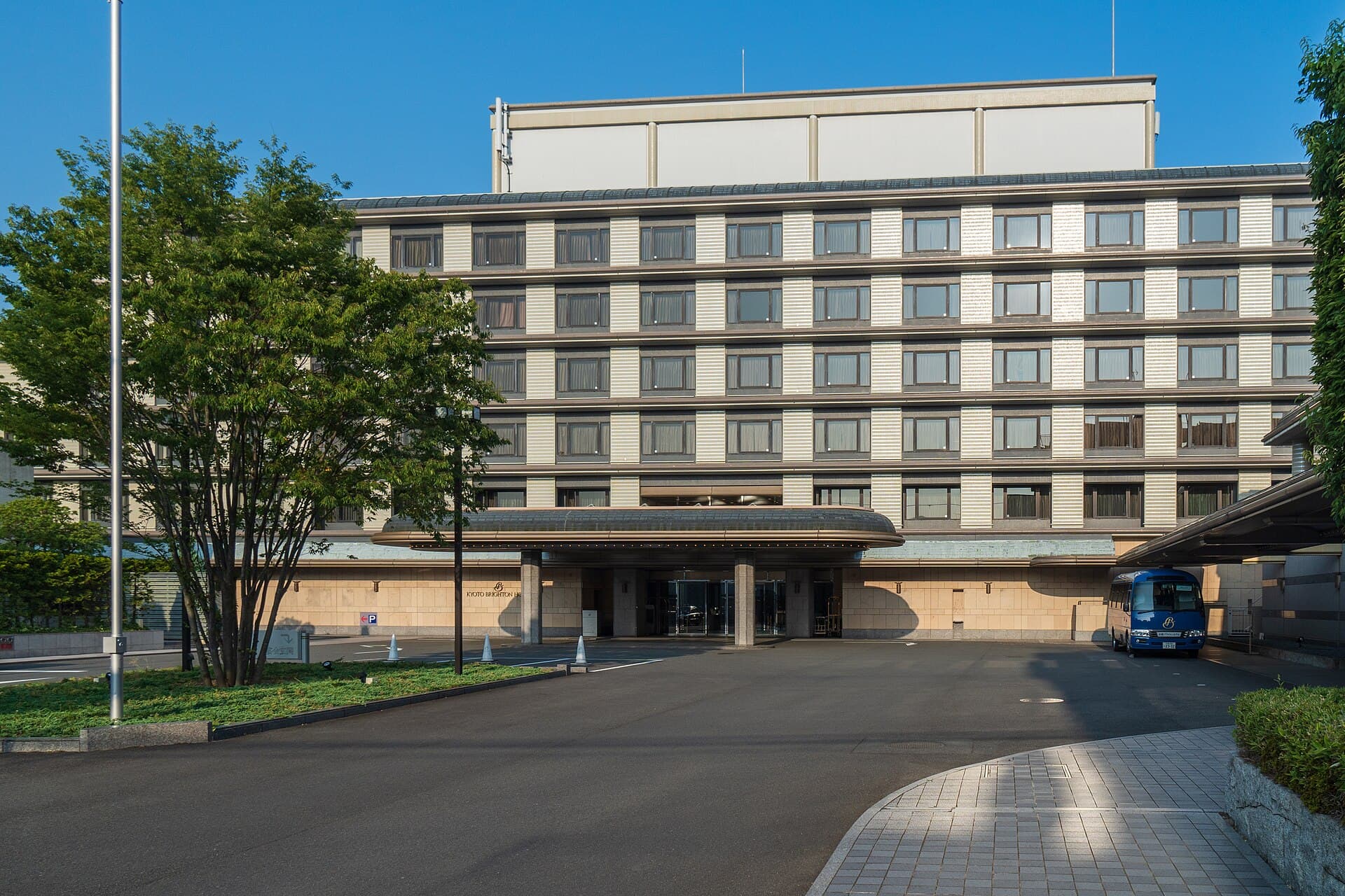 京都ブライトンホテル (Kyoto brighton Hotel) (via Wikimedia Commons, CC BY-SA 4.0)