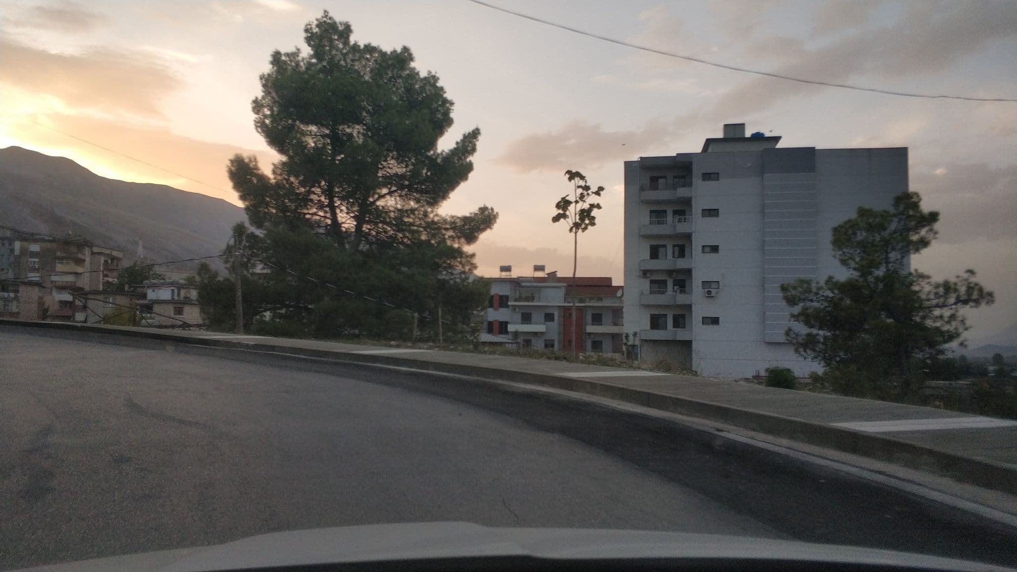 Street view near Qiqi, Gjirokastër — © freddouhelk (CC BY-SA · Mapillary)