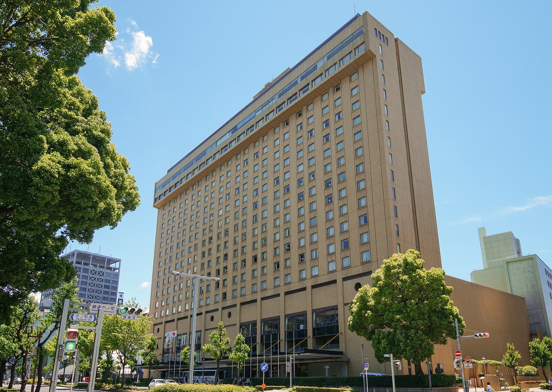 名古屋観光ホテル (Nagoya Kanko Hotel) (via Wikimedia Commons, CC BY-SA 4.0)