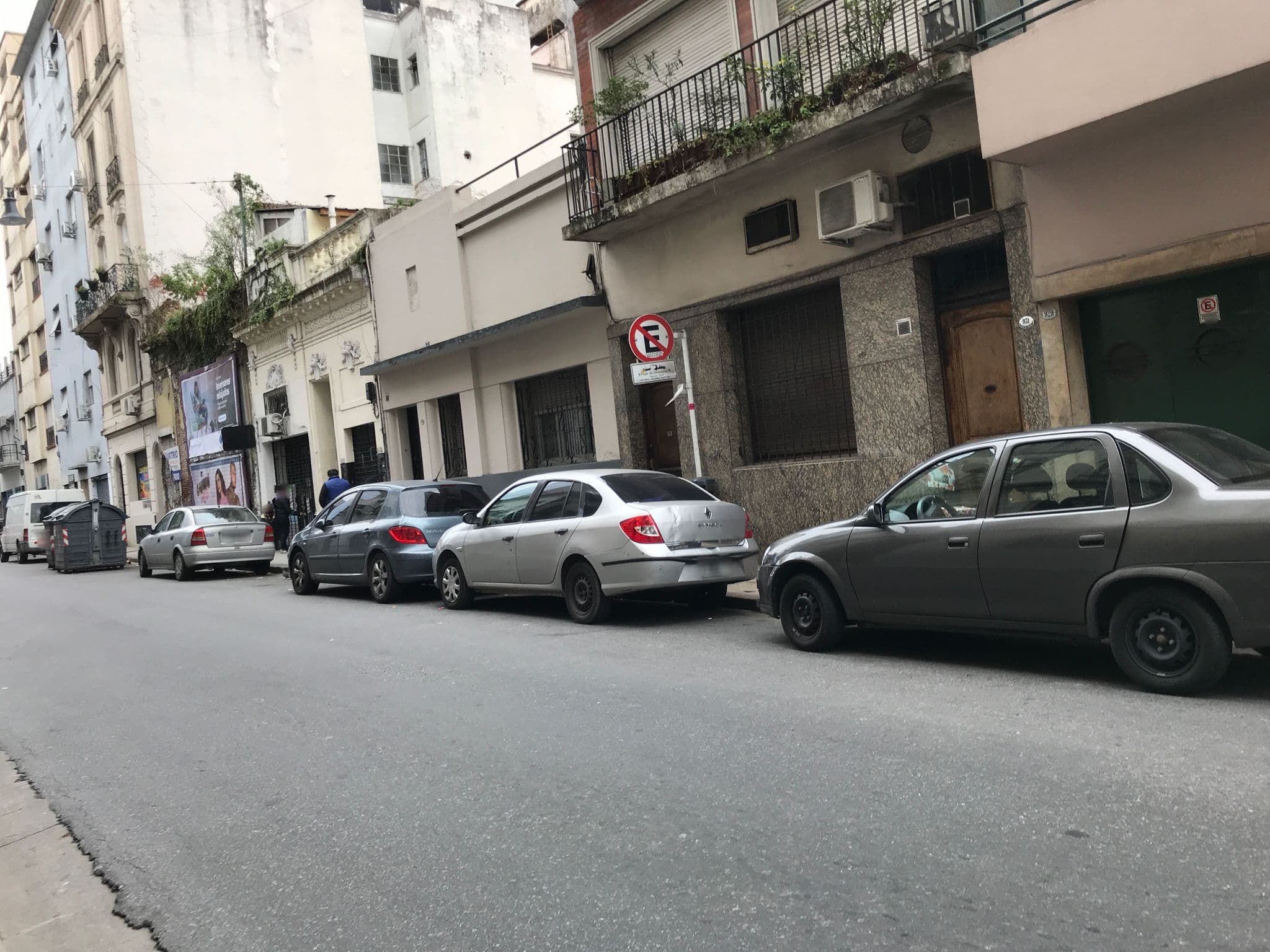 Street view near Mariposita de San Telmo, Buenos Aires