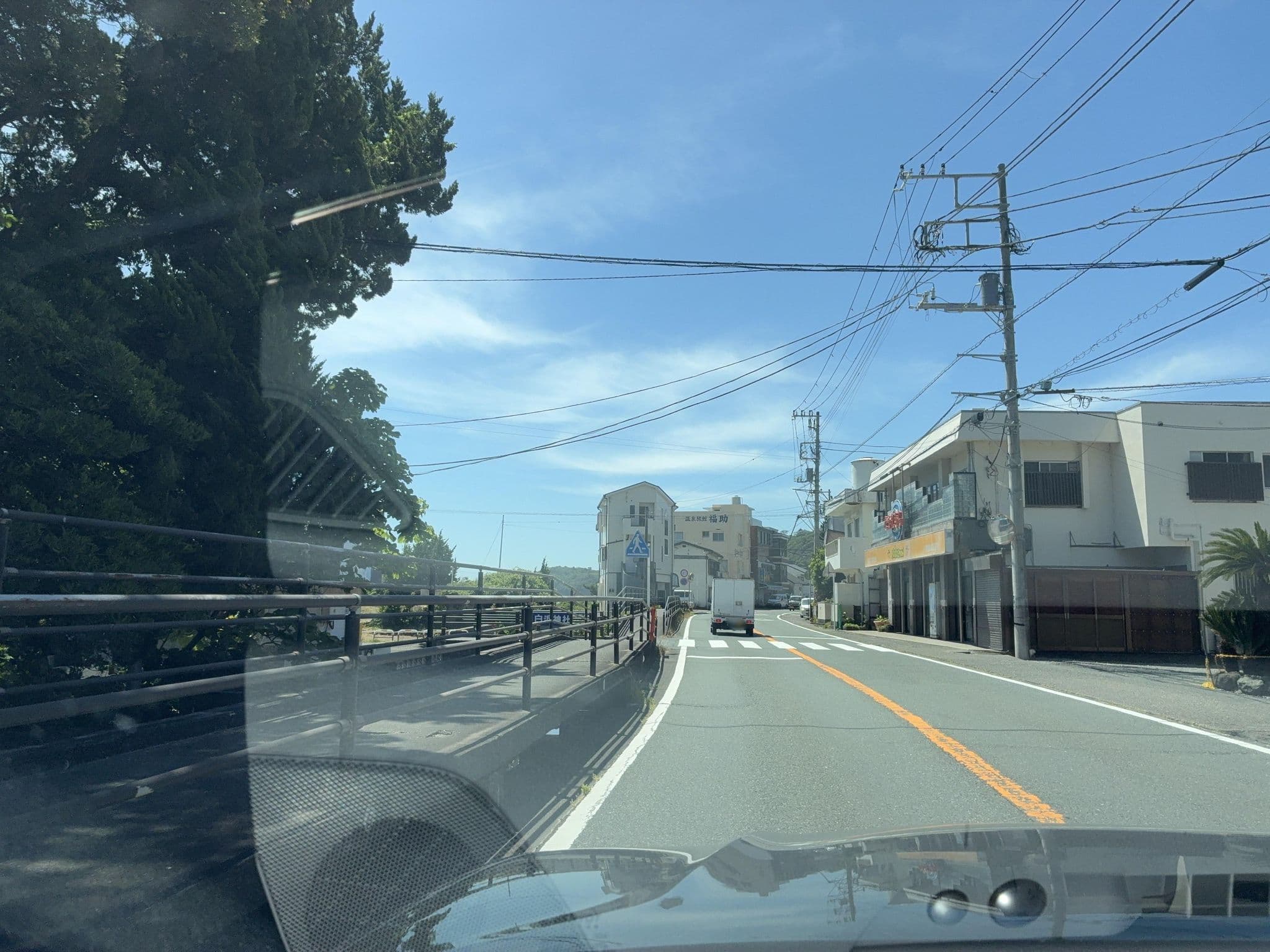 Street view near ビーチサイド イン 白浜, Kawazu-ikadaba — © S_KAMO (CC BY-SA · Mapillary)