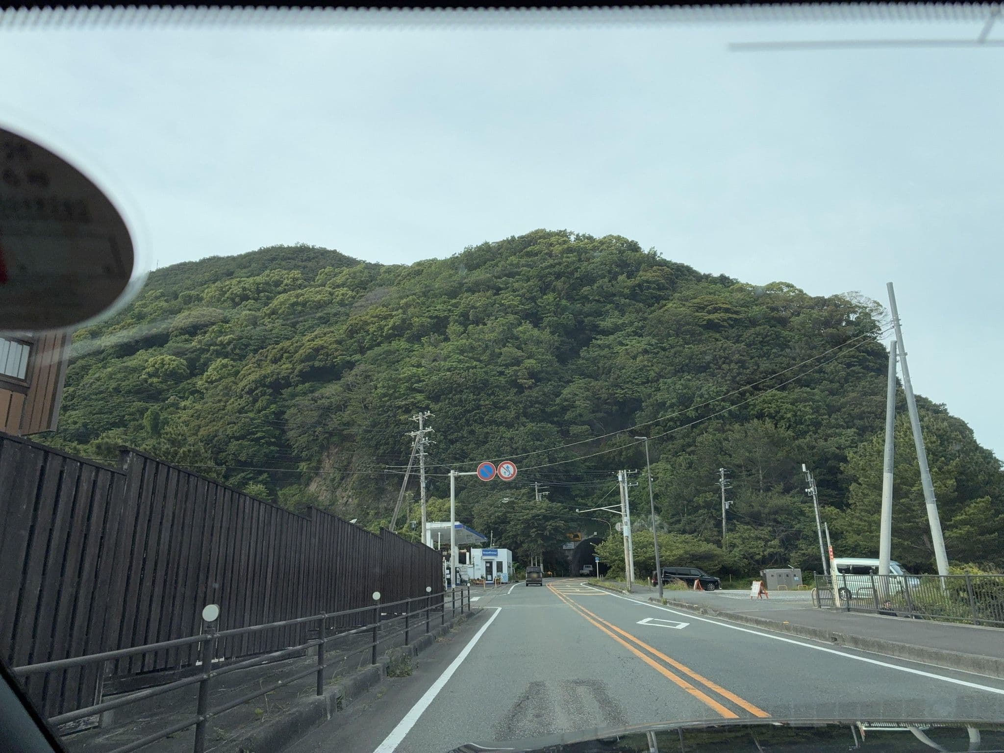 Street view near 伊豆河津浜温泉河津海苑, Kawazu-ikadaba — © S_KAMO (CC BY-SA · Mapillary)