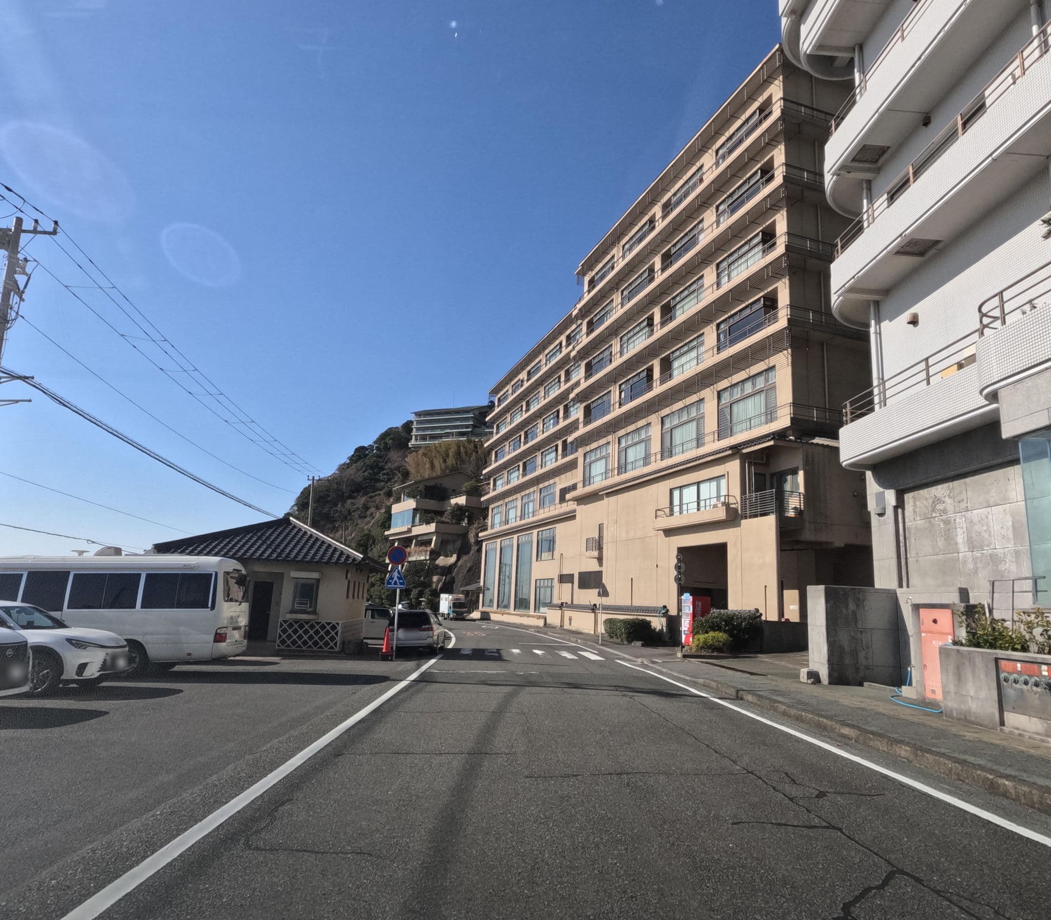 Street view near 熱川温泉ホテルセタスロイヤル, Inatori — © rsnaru (CC BY-SA · Mapillary)