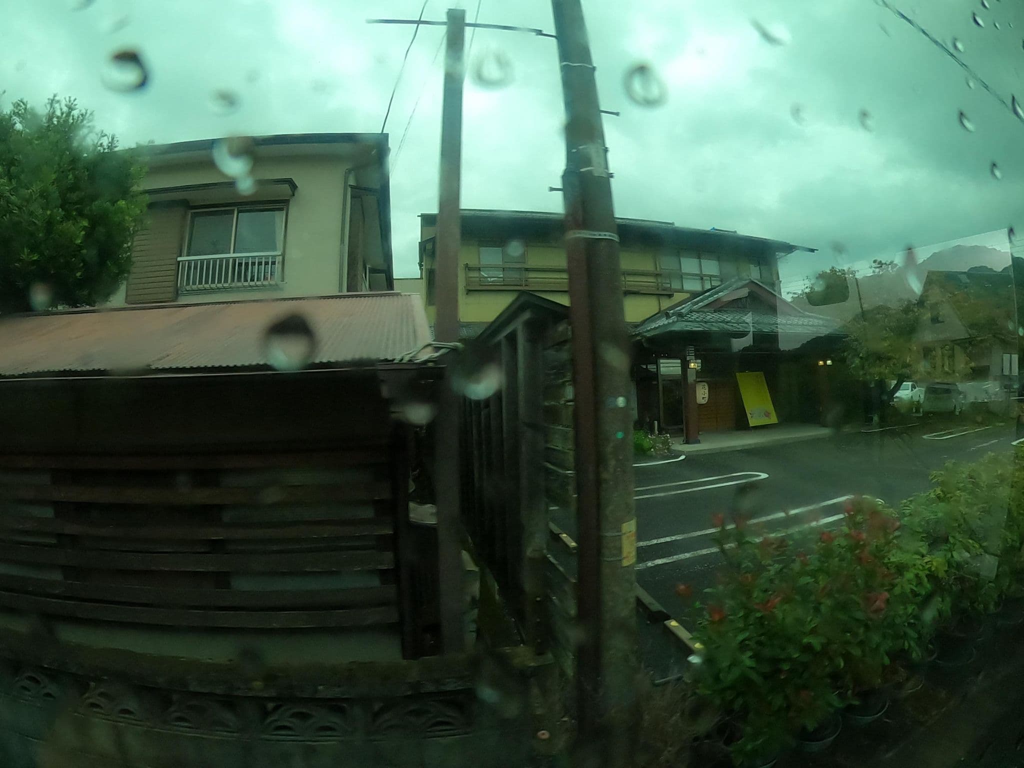 Street view near 峰温泉源泉かけ流しの宿河津・花小町, Kawazu-ikadaba — © castletrain (CC BY-SA · Mapillary)