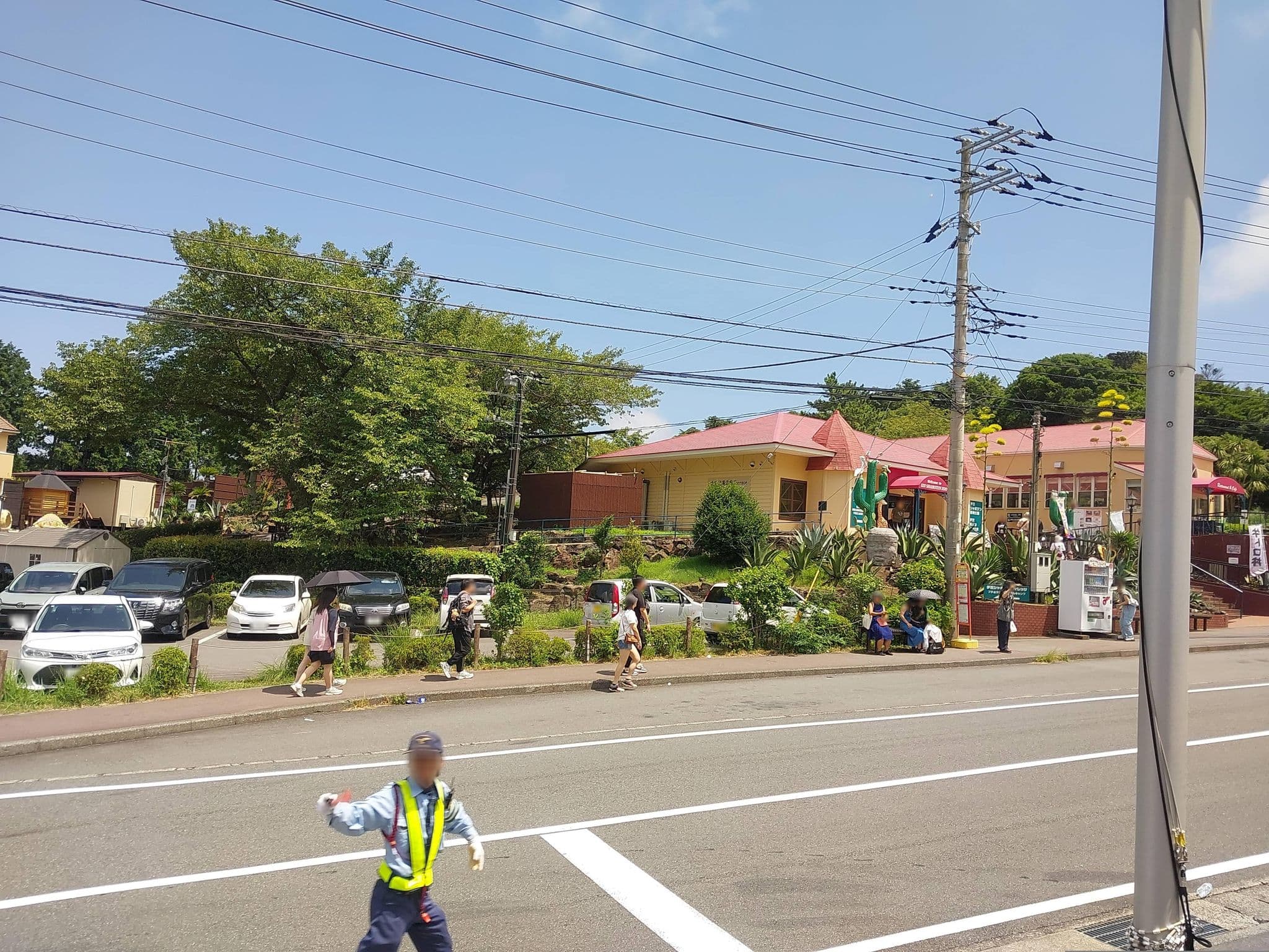 Street view near 伊豆シャボテンヴィレッジ プチホテル, Itō — © ChenJJ (CC BY-SA · Mapillary)