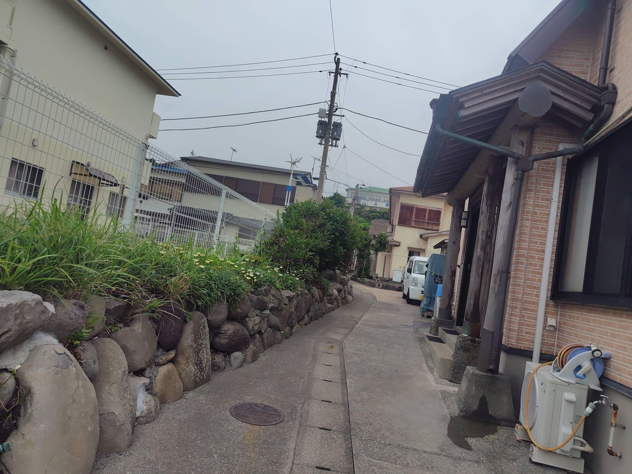 Street view near PICA 初島, Itō — © snhoybekcxnb (CC BY-SA · Mapillary)