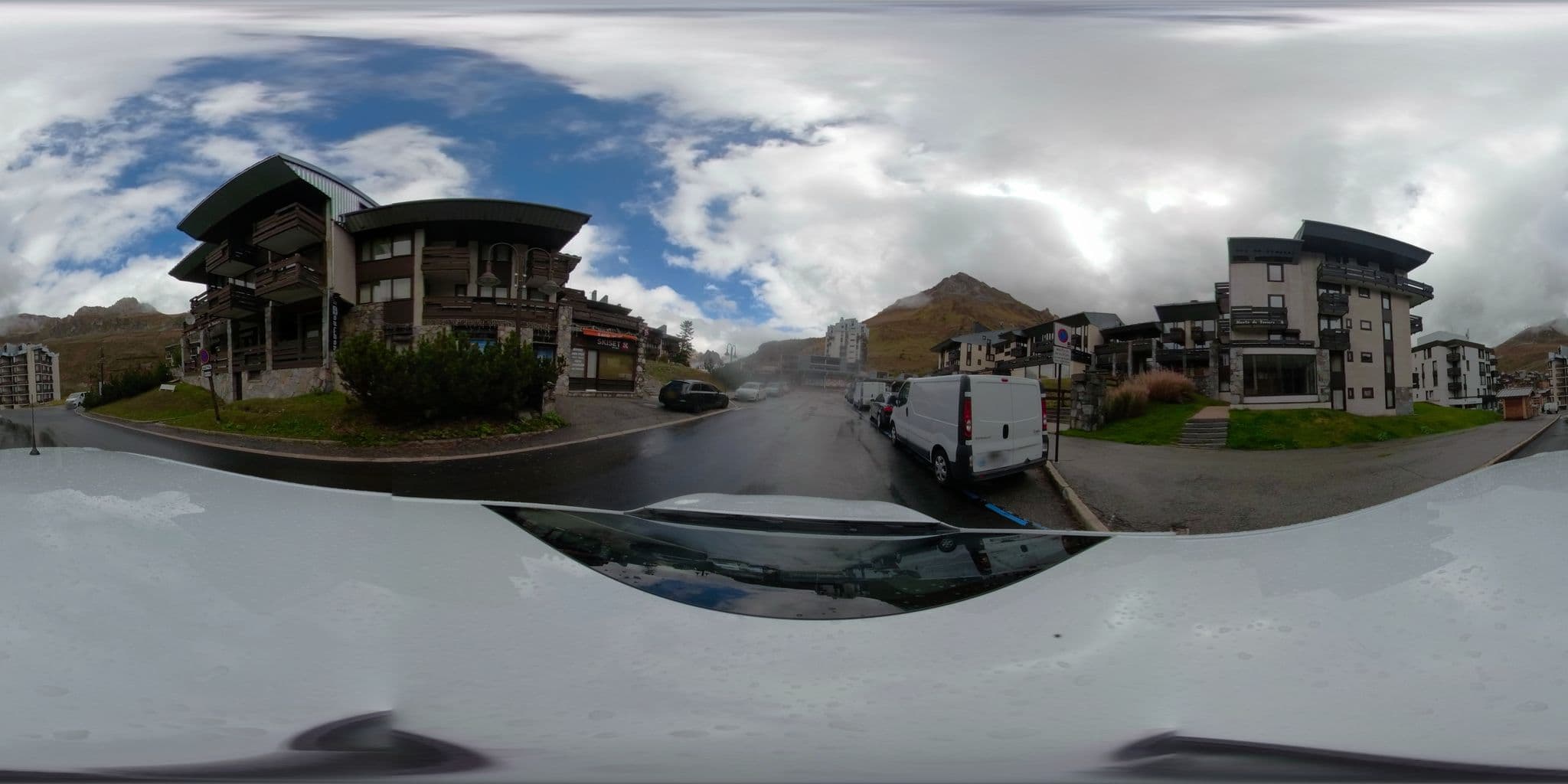 Street view near Hôtel les Hauts de Tovière, Tignes — © serfim_cit_y (CC BY-SA · Mapillary)