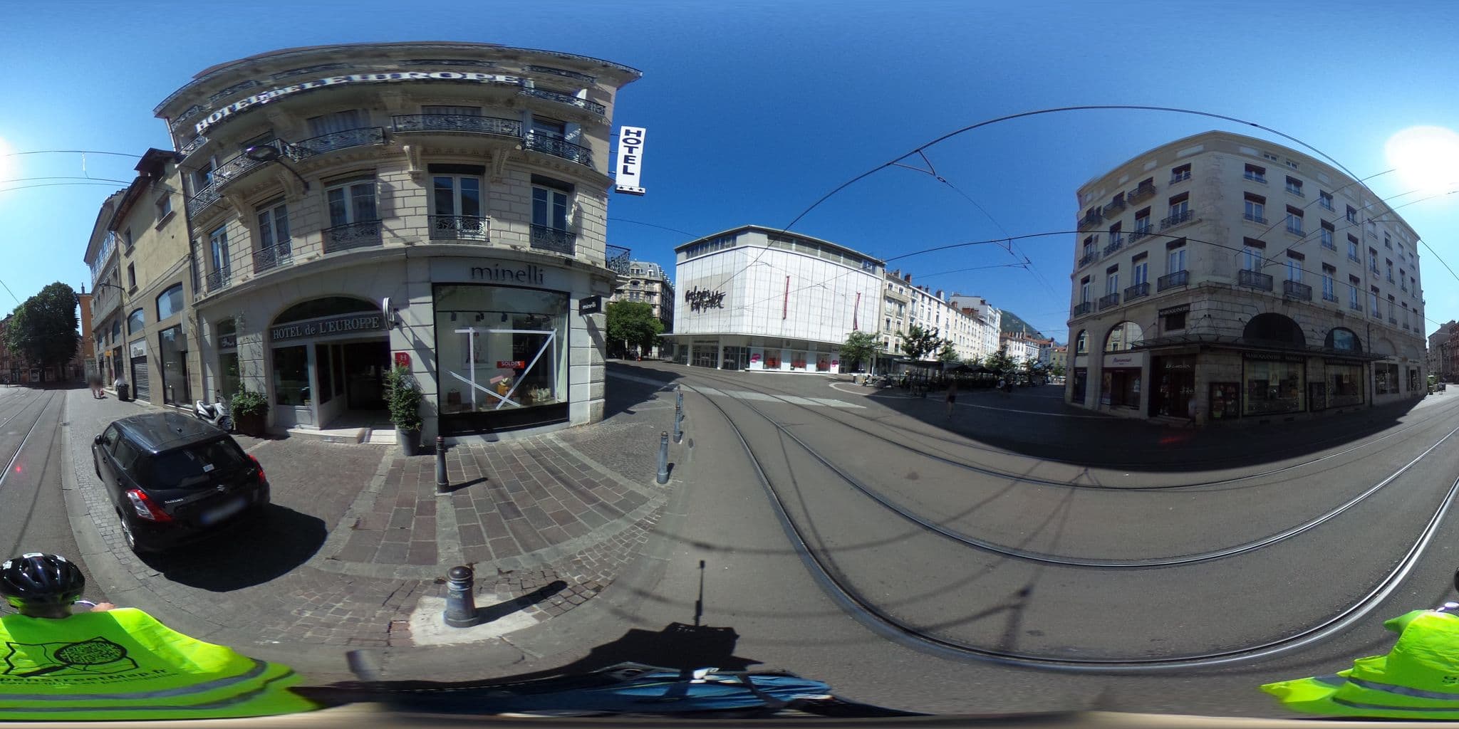 Street view near Hôtel de l'Europe, Grenoble — © binnette (CC BY-SA · Mapillary)