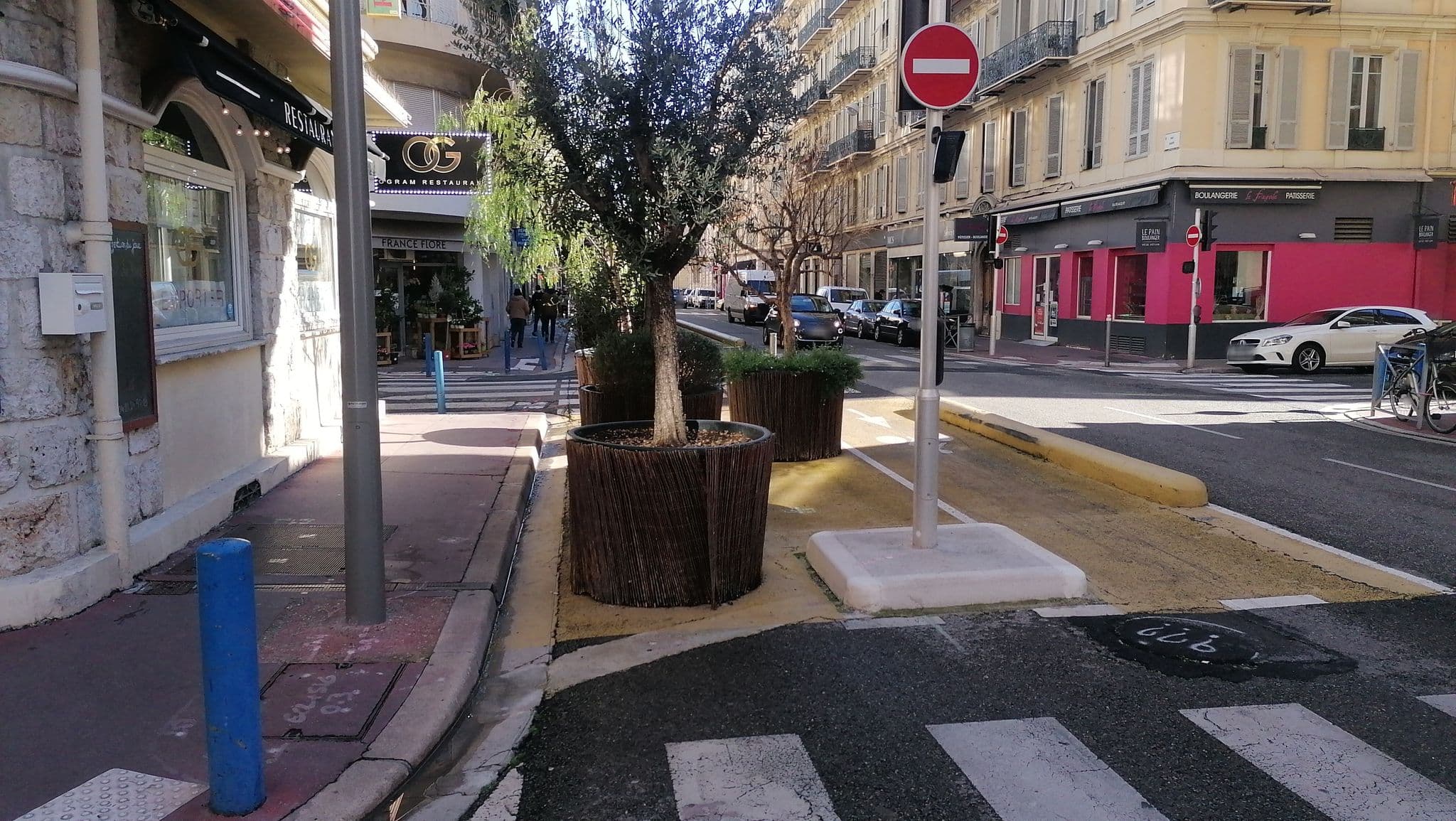 Street view near Alcôve Hôtel, Rue de France — © bayebass513 (CC BY-SA · Mapillary)