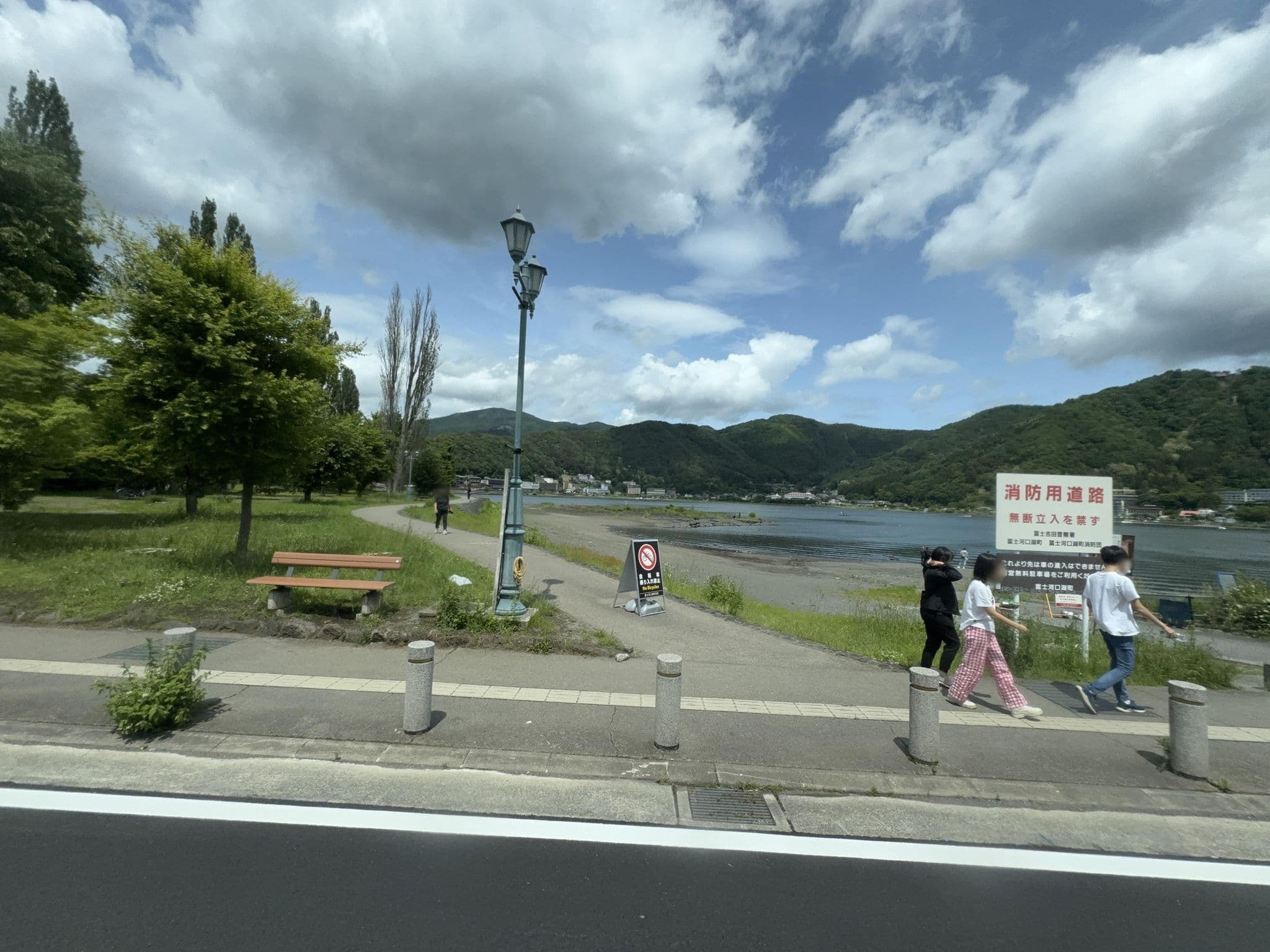 Street view near ロイヤルホテル河口湖 (Royal Hotel Kawaguchiko), Narusawa — © quickness805 (CC BY-SA · Mapillary)