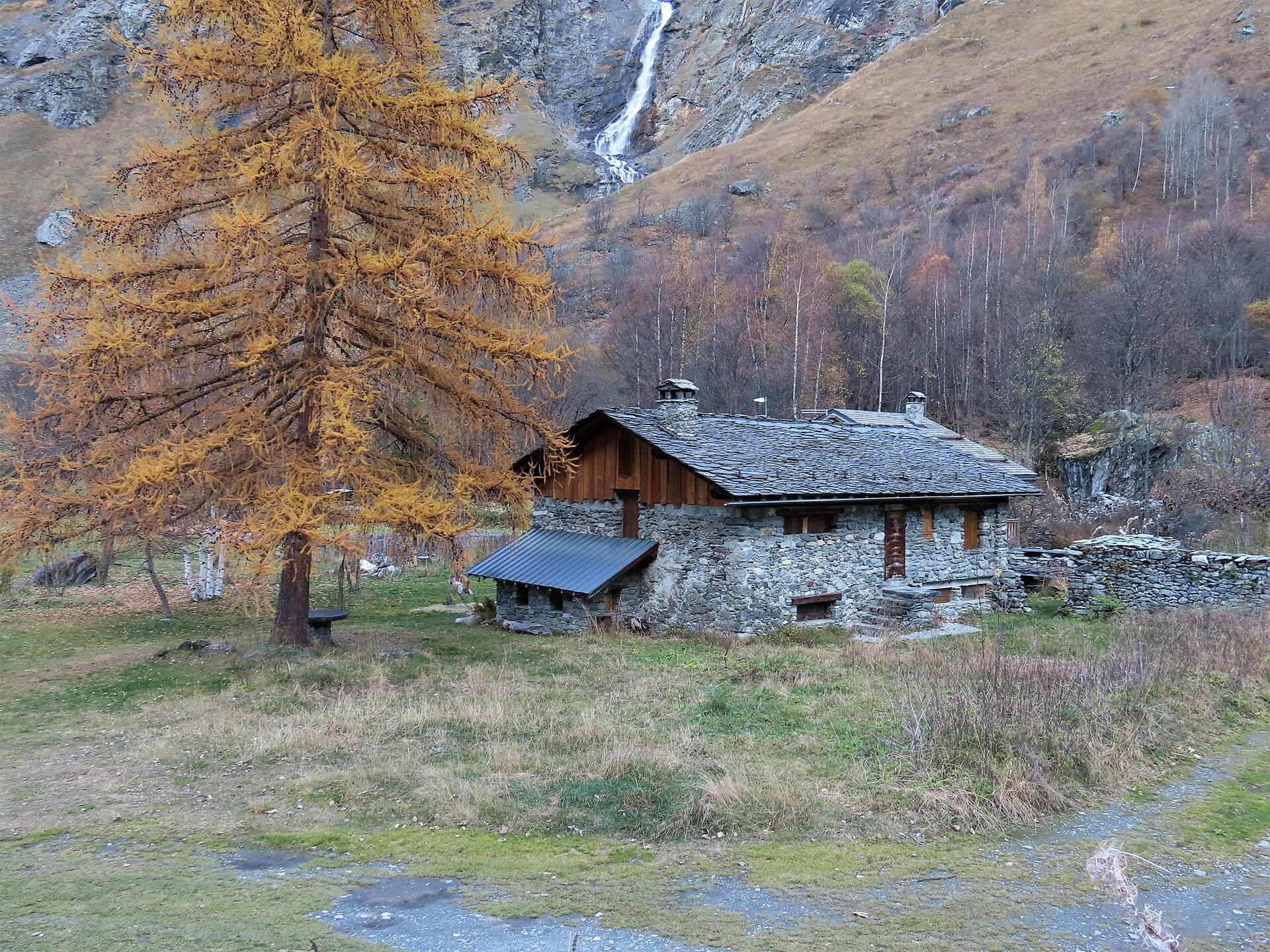 Refuge du Laisonnay (via Wikimedia Commons, CC BY-SA 4.0)