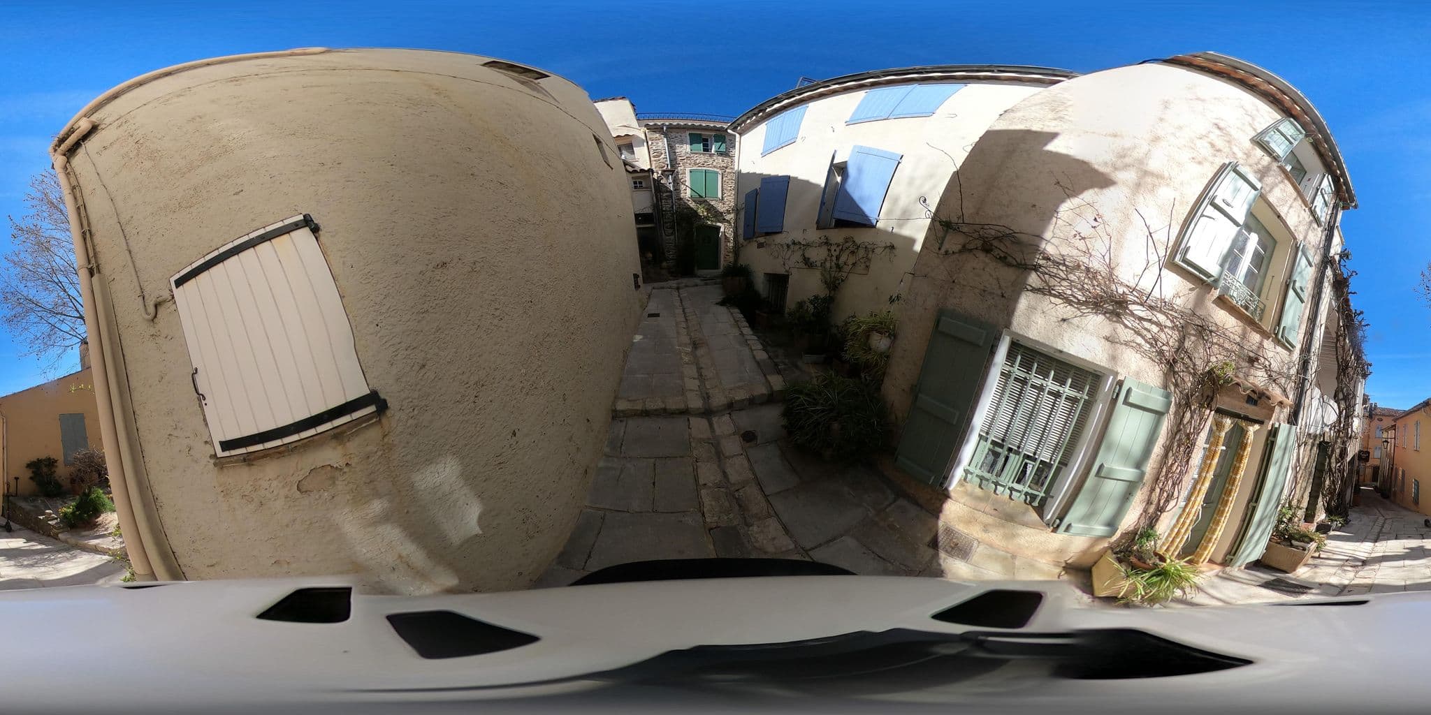 Street view near Contes d'Orient, Grimaud — © sogefi (CC BY-SA · Mapillary)