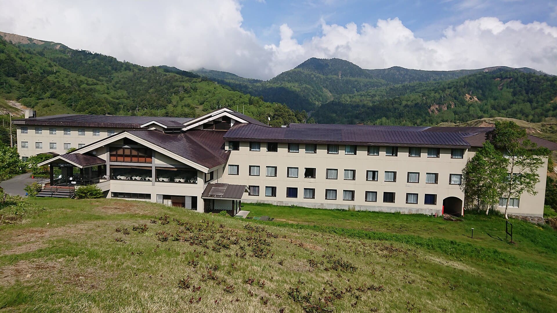 万座プリンスホテル (Manza Prince Hotel) (via Wikimedia Commons, CC BY-SA 4.0)